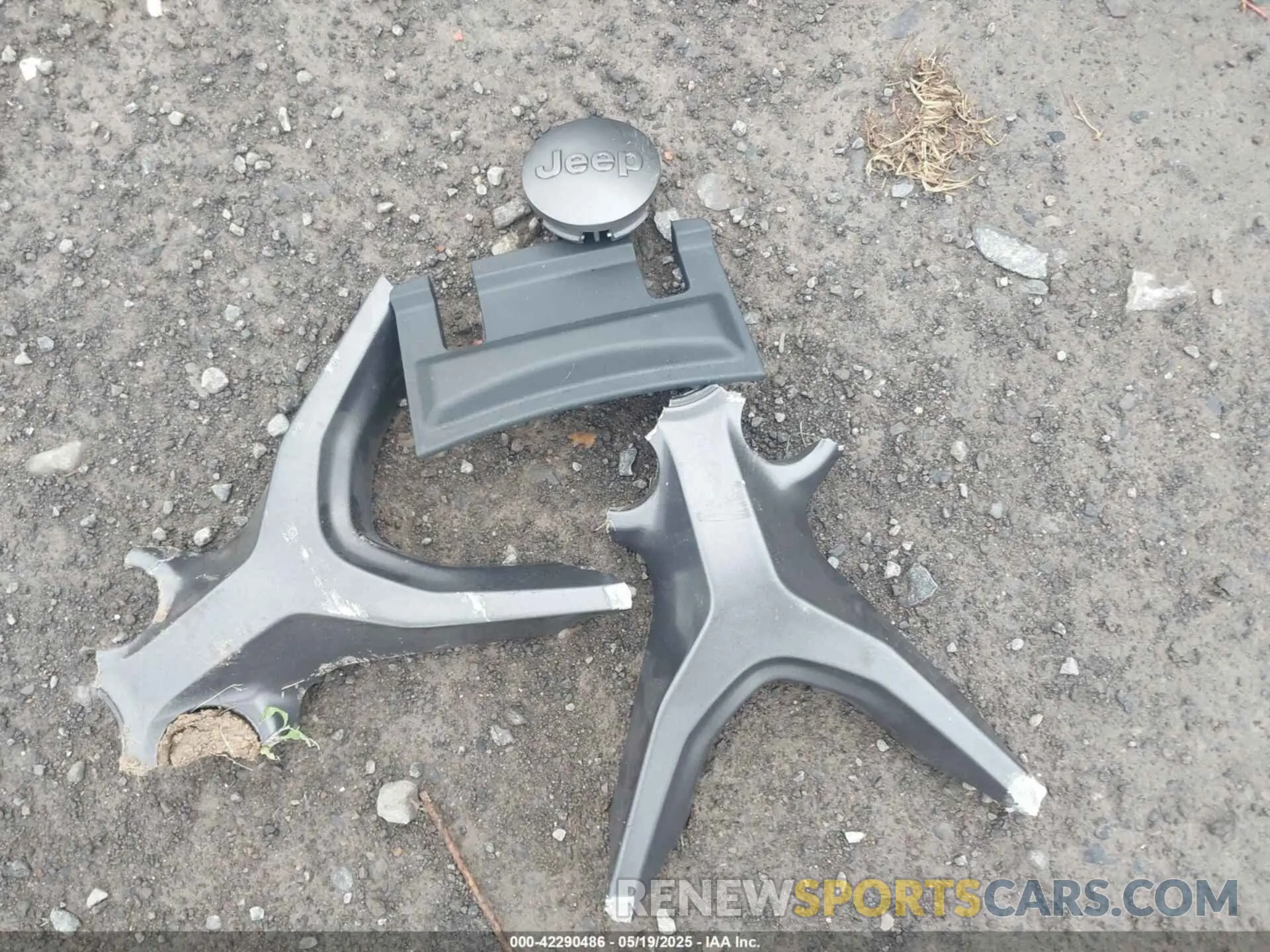 11 Photograph of a damaged car 1C4RJFBG5KC539670 JEEP GRAND CHEROKEE 2019