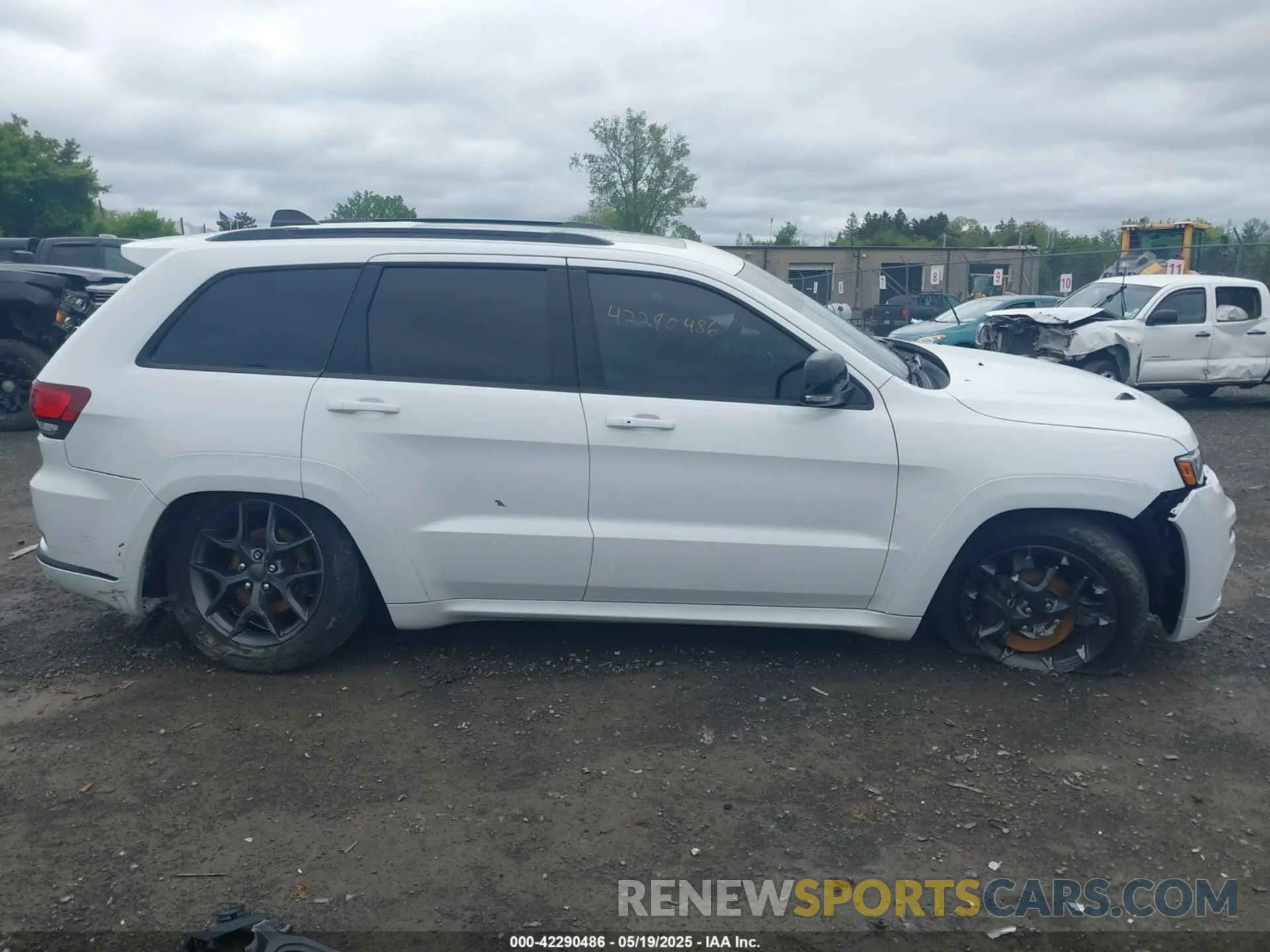 13 Photograph of a damaged car 1C4RJFBG5KC539670 JEEP GRAND CHEROKEE 2019