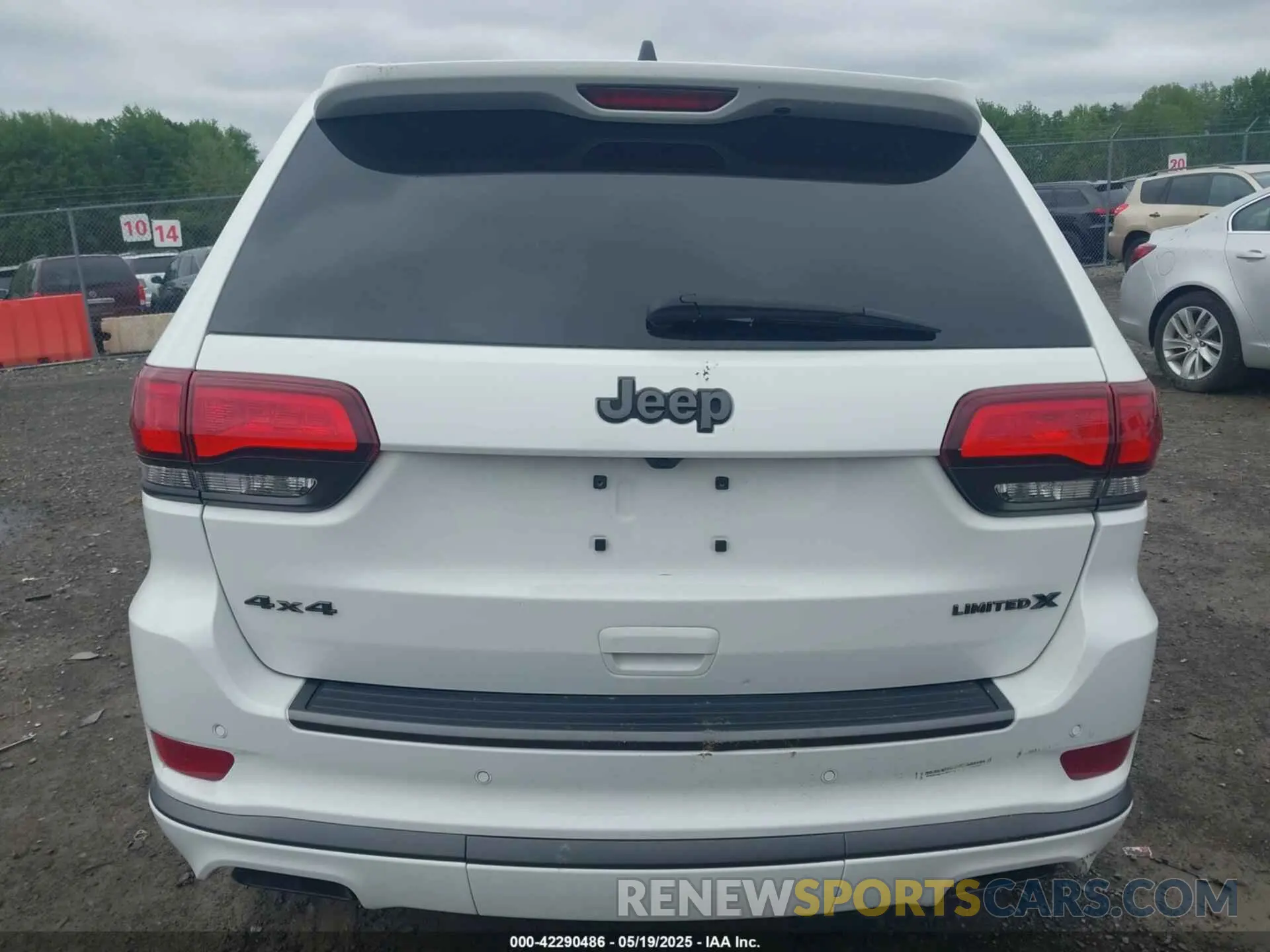 16 Photograph of a damaged car 1C4RJFBG5KC539670 JEEP GRAND CHEROKEE 2019