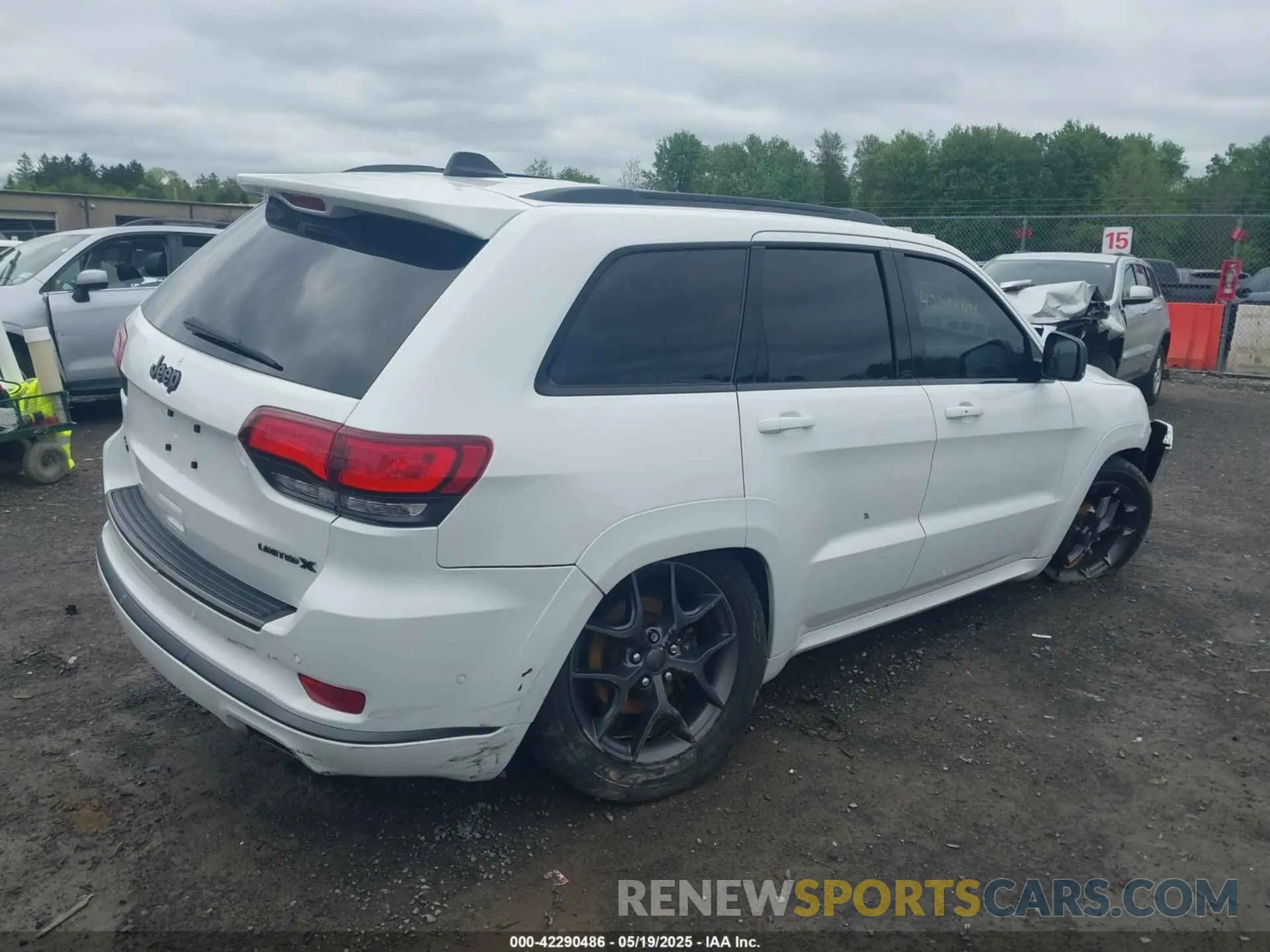 4 Photograph of a damaged car 1C4RJFBG5KC539670 JEEP GRAND CHEROKEE 2019