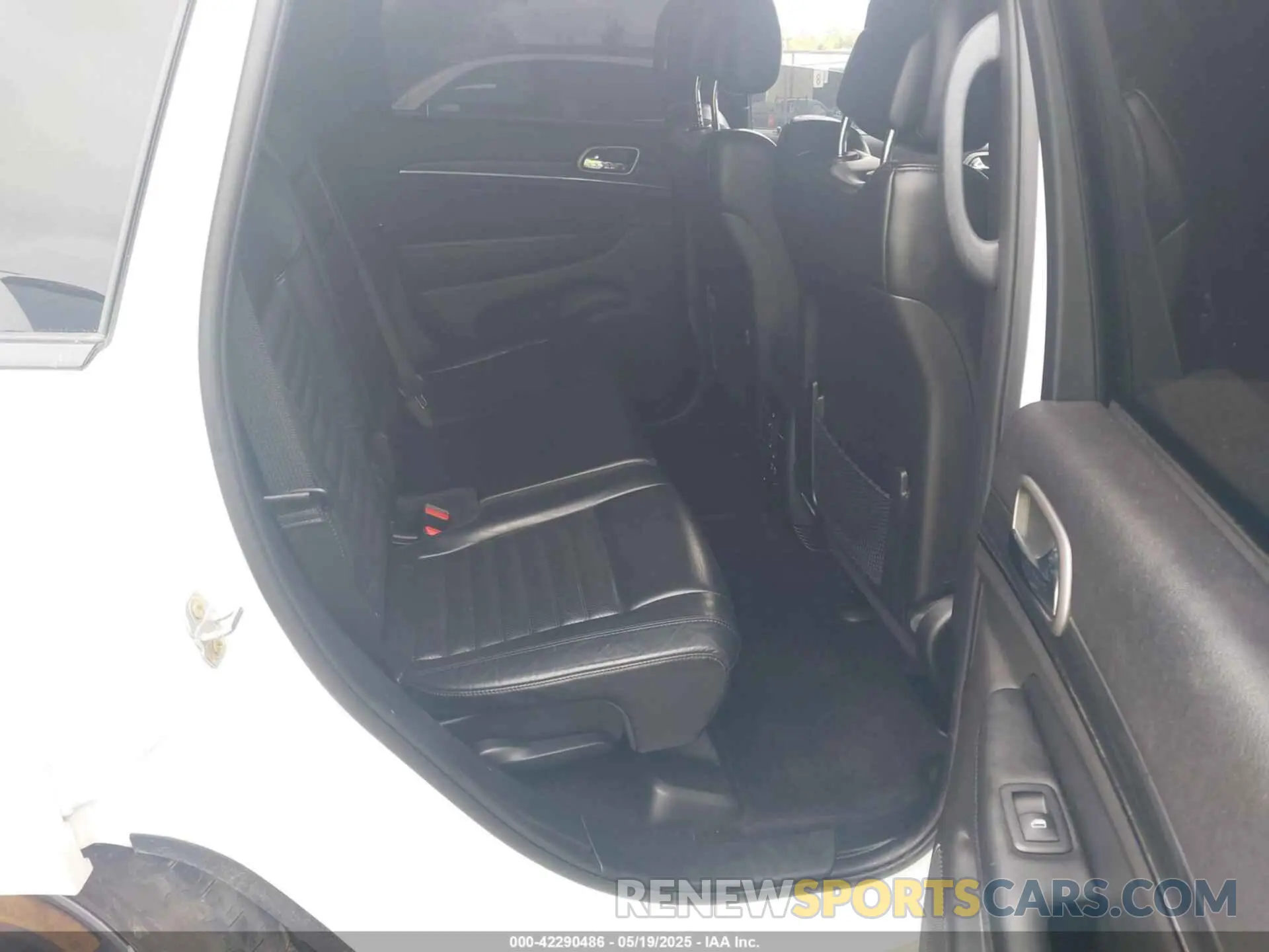 8 Photograph of a damaged car 1C4RJFBG5KC539670 JEEP GRAND CHEROKEE 2019