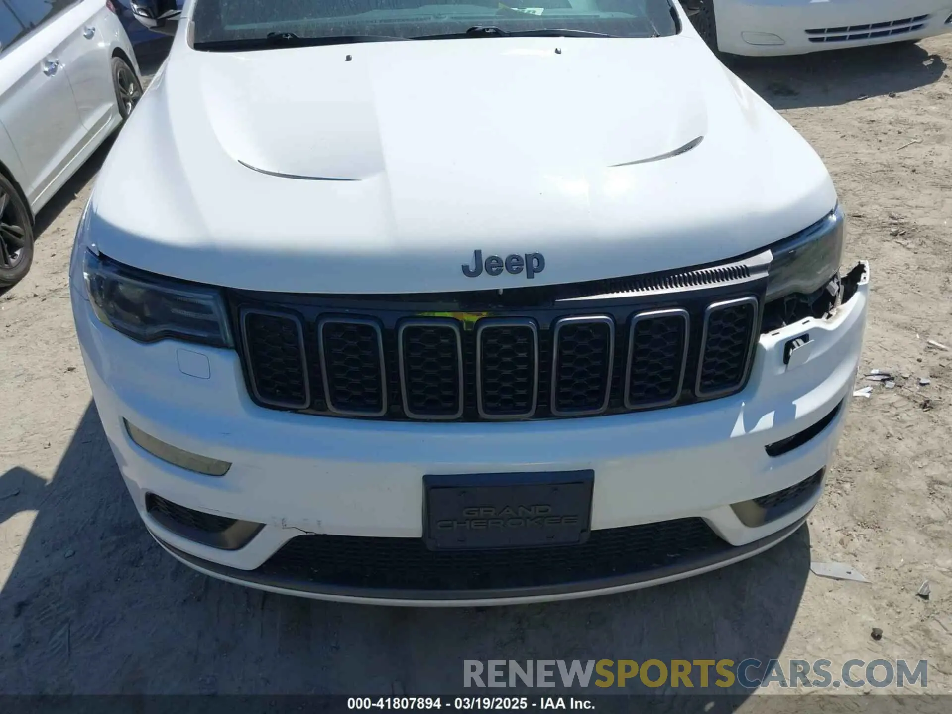 12 Photograph of a damaged car 1C4RJFBG5KC628106 JEEP GRAND CHEROKEE 2019