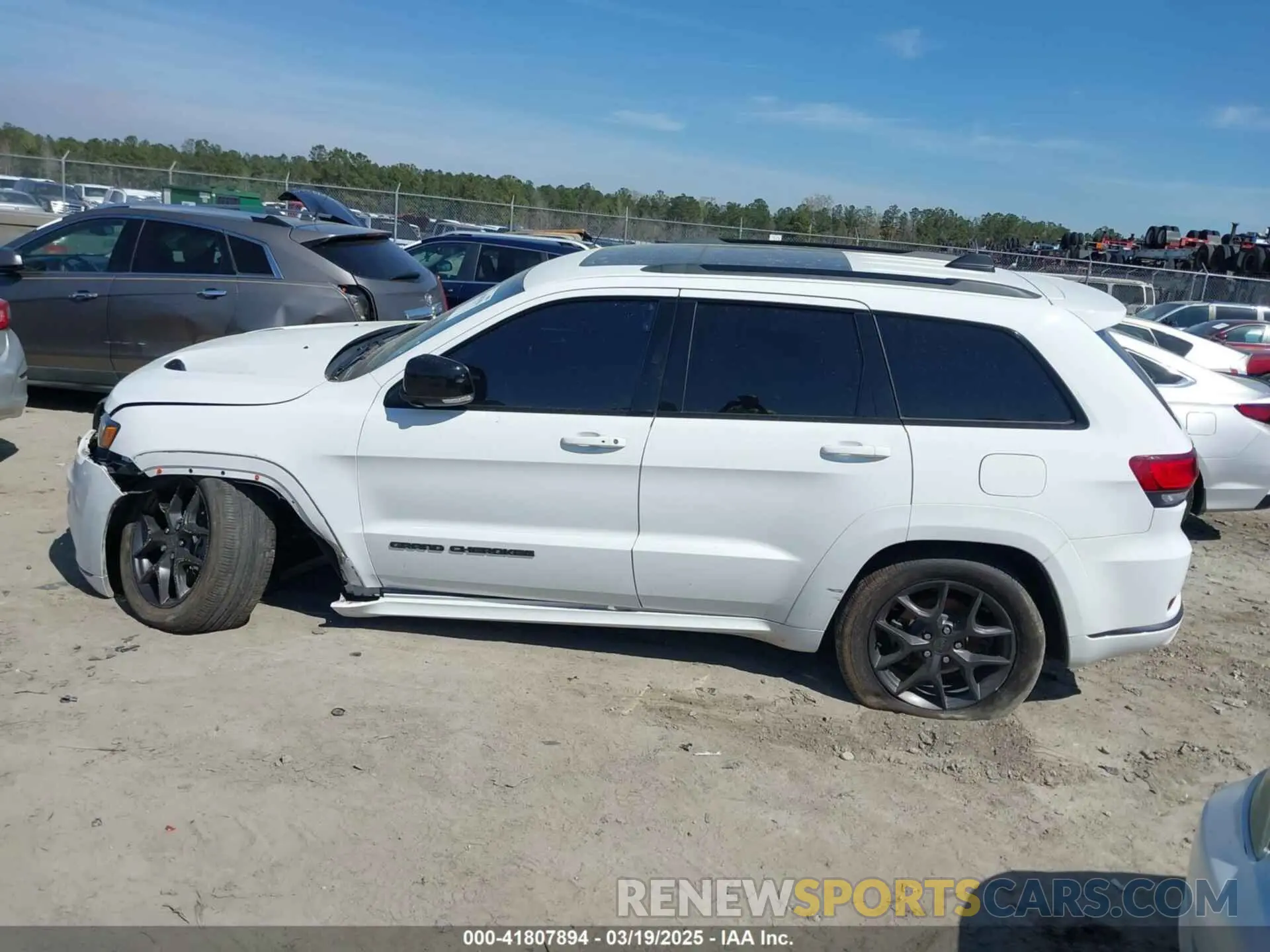 14 Photograph of a damaged car 1C4RJFBG5KC628106 JEEP GRAND CHEROKEE 2019
