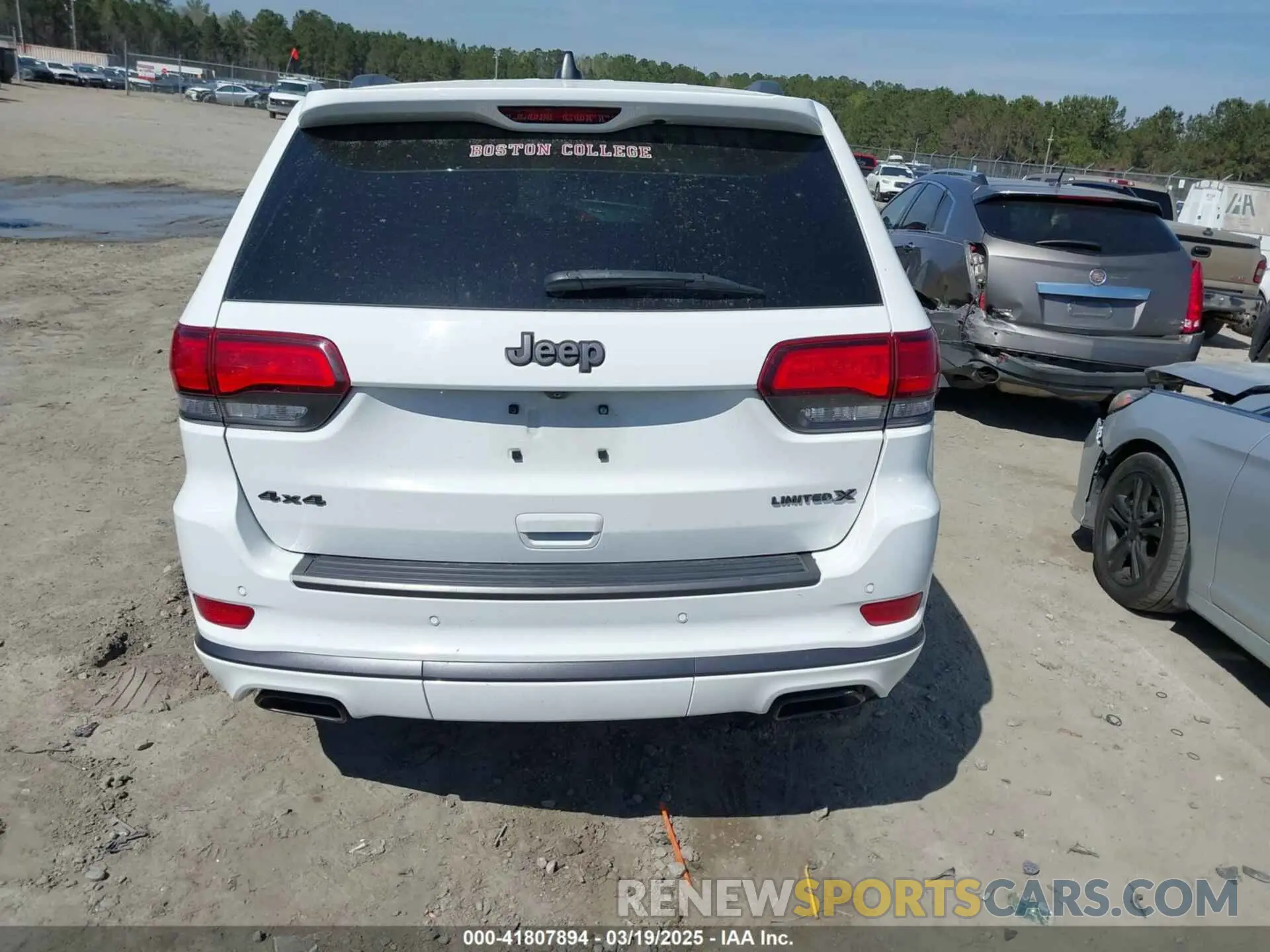 16 Photograph of a damaged car 1C4RJFBG5KC628106 JEEP GRAND CHEROKEE 2019