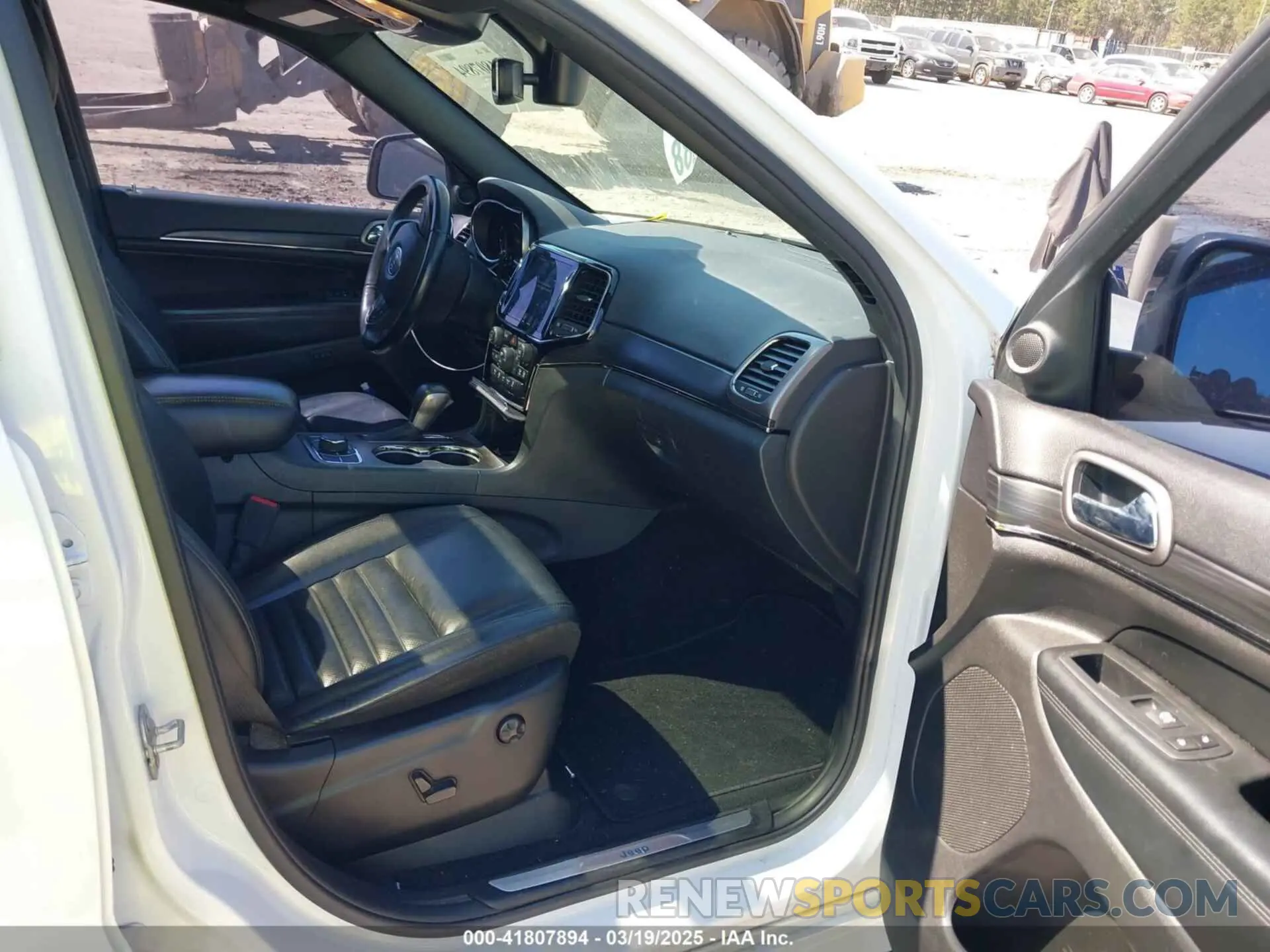 5 Photograph of a damaged car 1C4RJFBG5KC628106 JEEP GRAND CHEROKEE 2019