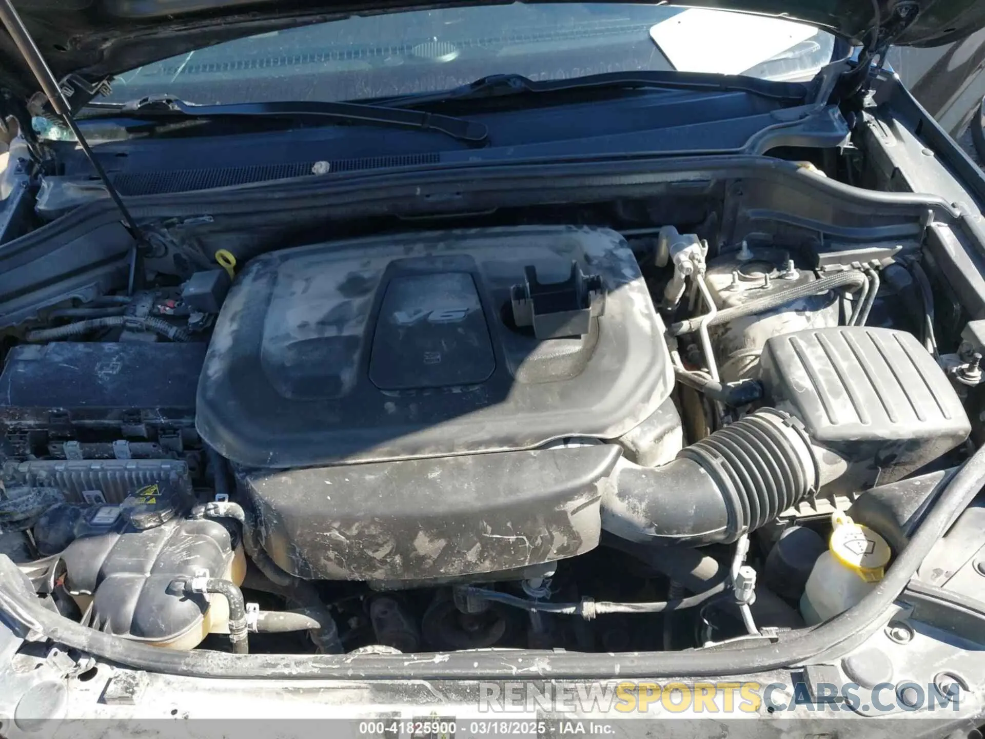 10 Photograph of a damaged car 1C4RJFBG5KC635749 JEEP GRAND CHEROKEE 2019