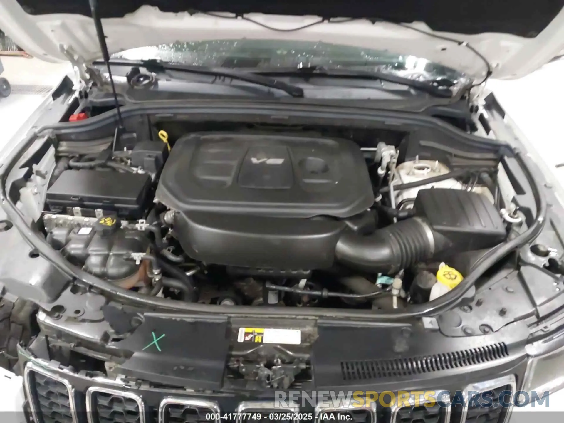 10 Photograph of a damaged car 1C4RJFBG5KC636030 JEEP GRAND CHEROKEE 2019