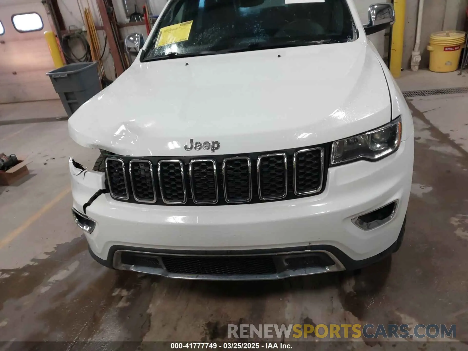 12 Photograph of a damaged car 1C4RJFBG5KC636030 JEEP GRAND CHEROKEE 2019