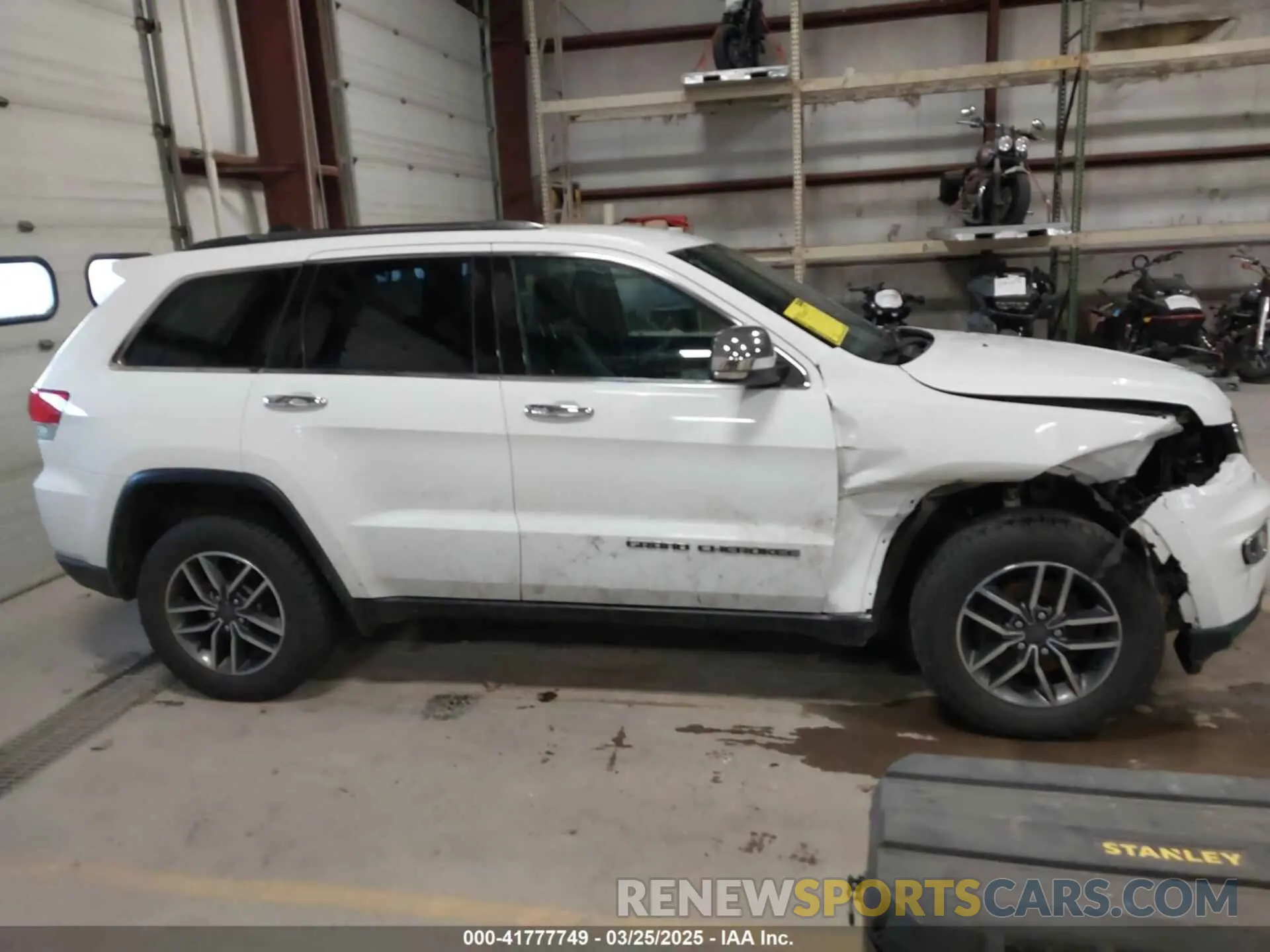 13 Photograph of a damaged car 1C4RJFBG5KC636030 JEEP GRAND CHEROKEE 2019
