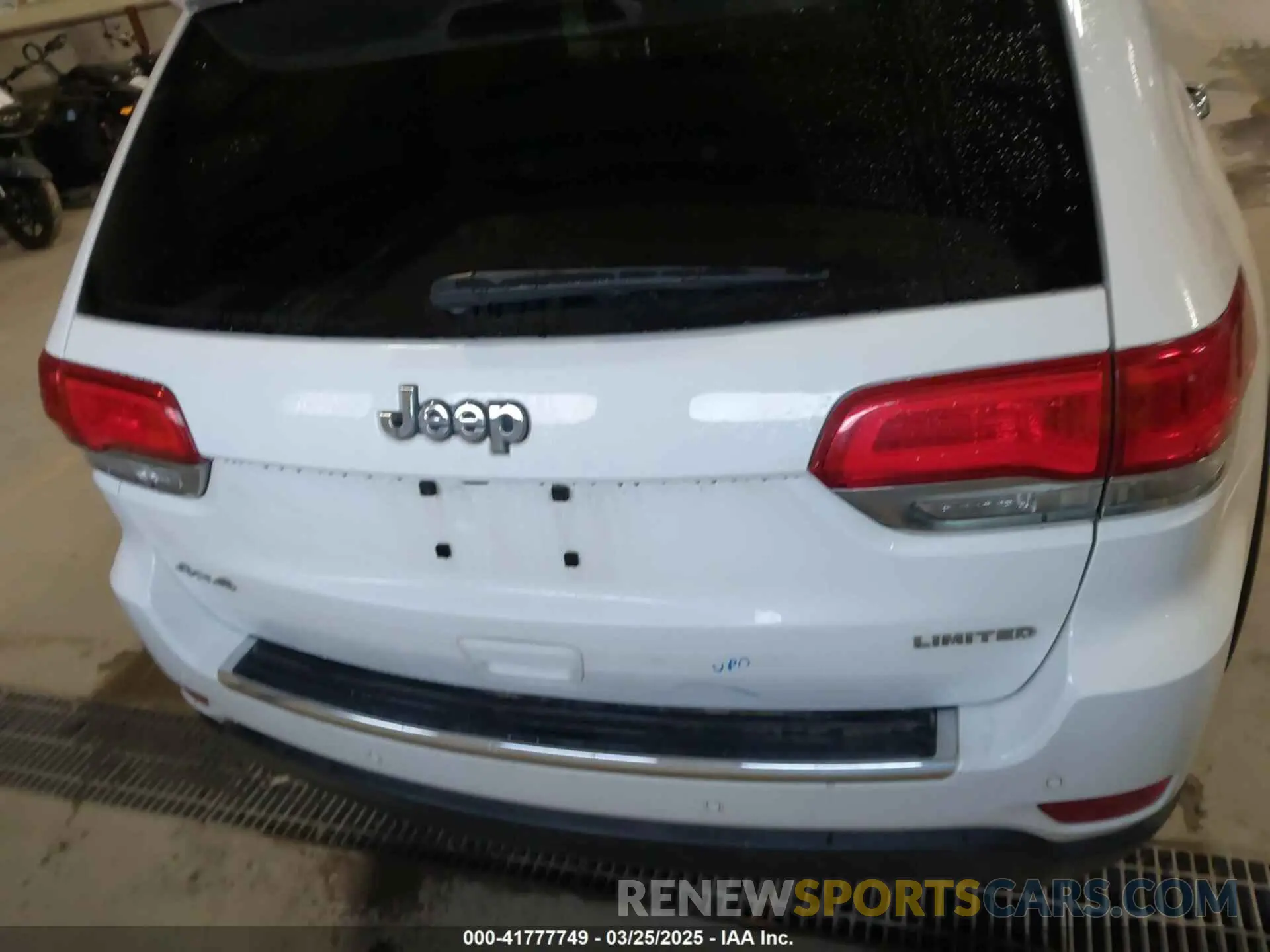 16 Photograph of a damaged car 1C4RJFBG5KC636030 JEEP GRAND CHEROKEE 2019