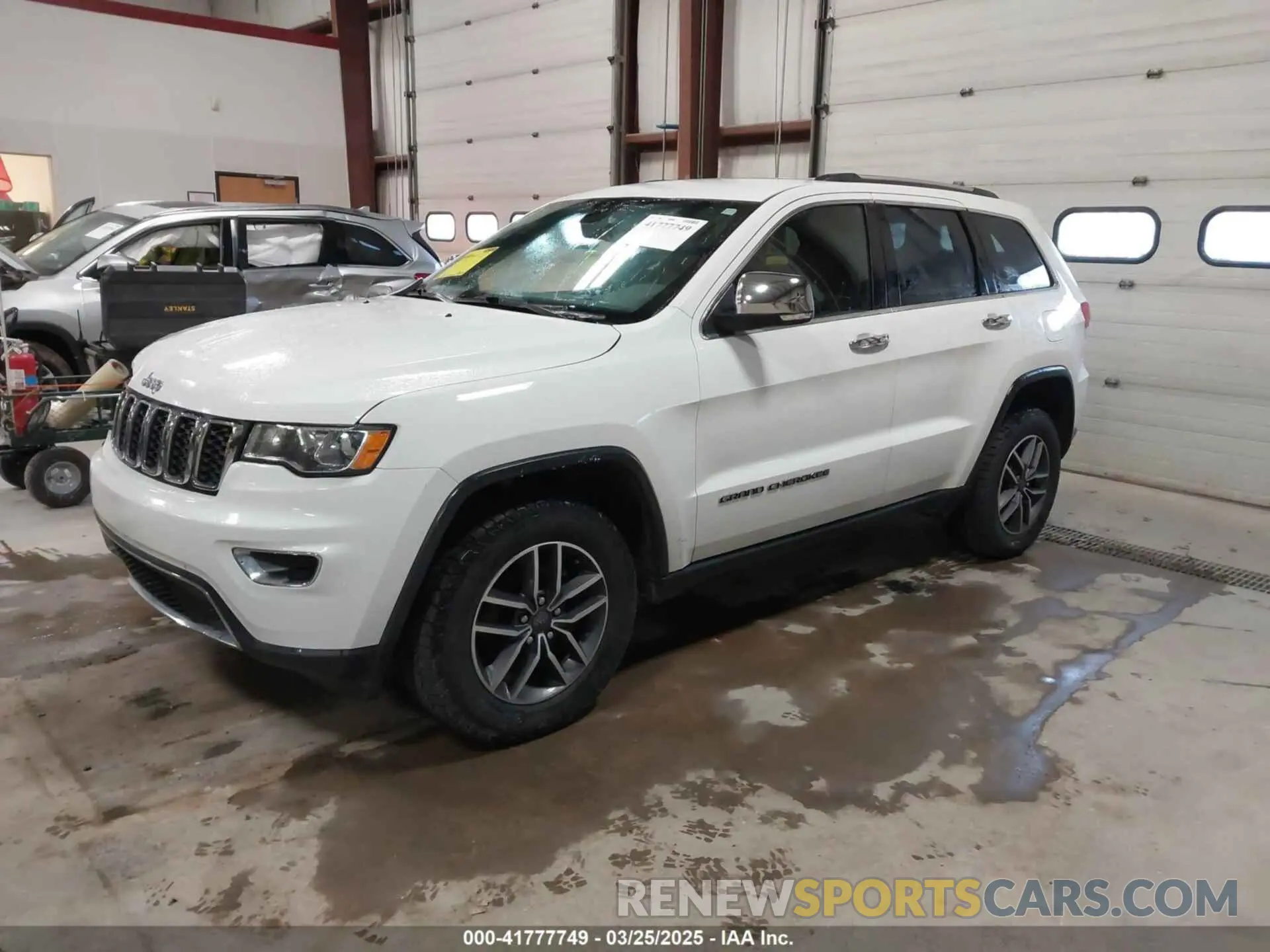2 Photograph of a damaged car 1C4RJFBG5KC636030 JEEP GRAND CHEROKEE 2019
