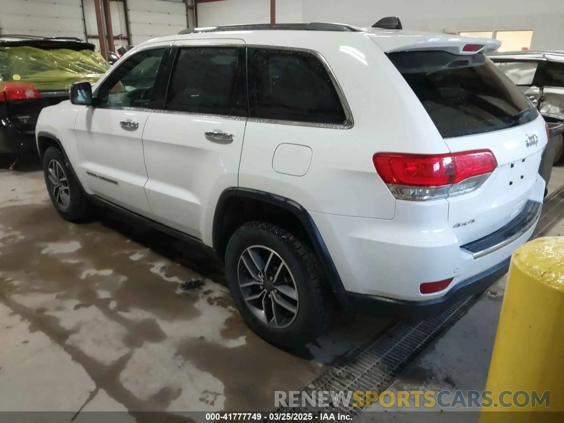 3 Photograph of a damaged car 1C4RJFBG5KC636030 JEEP GRAND CHEROKEE 2019