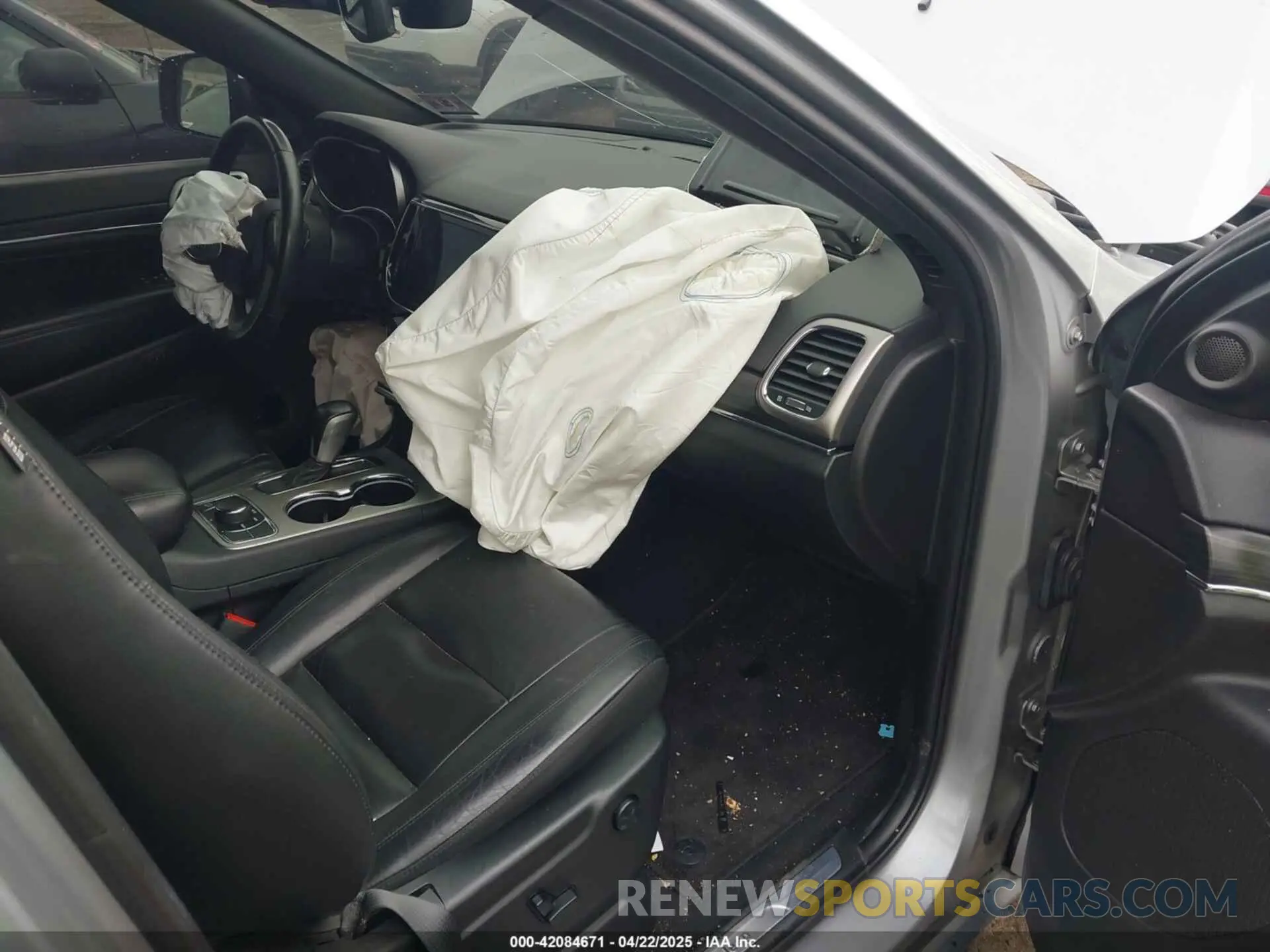 5 Photograph of a damaged car 1C4RJFBG5KC638067 JEEP GRAND CHEROKEE 2019