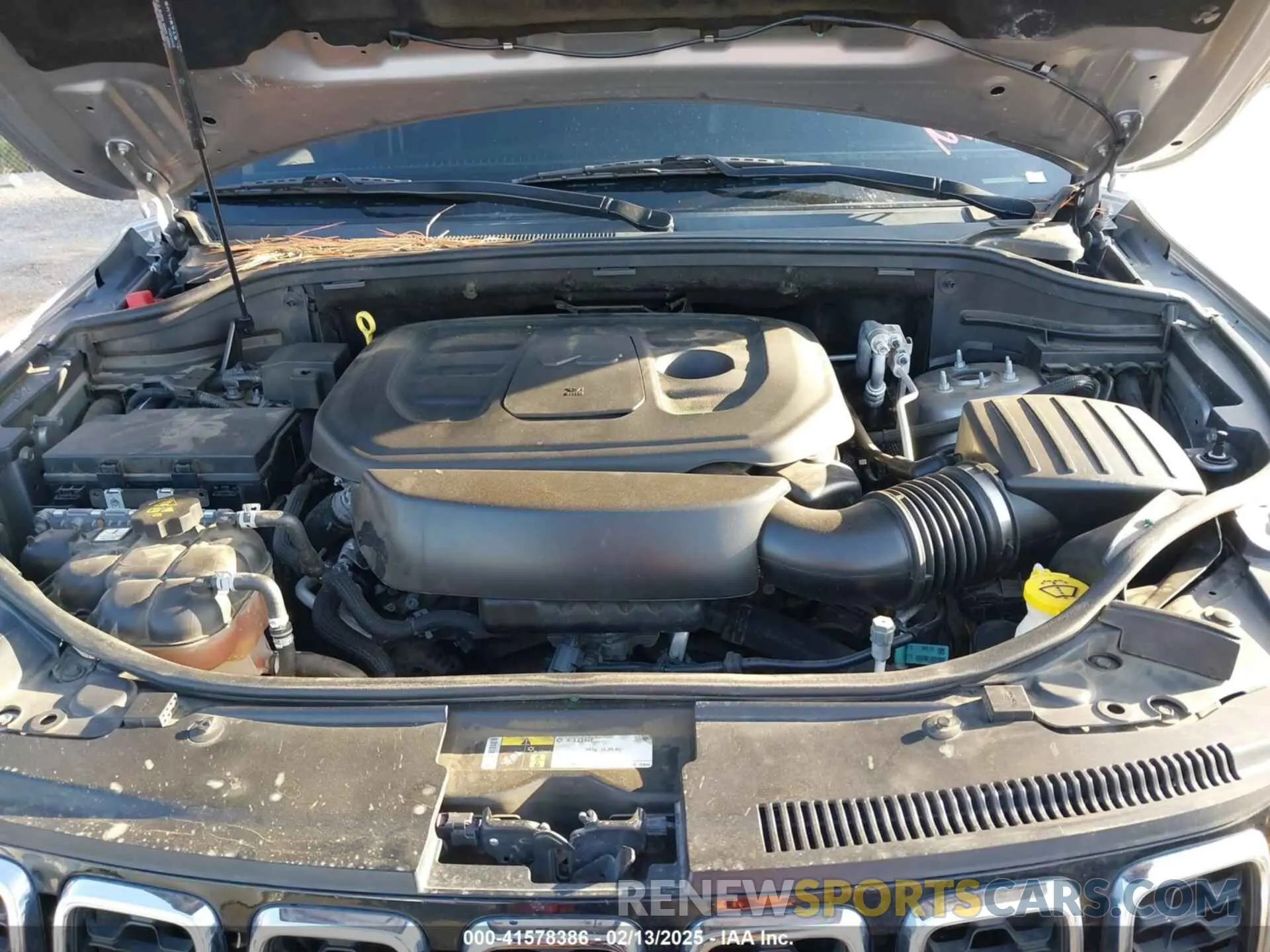 10 Photograph of a damaged car 1C4RJFBG5KC653667 JEEP GRAND CHEROKEE 2019