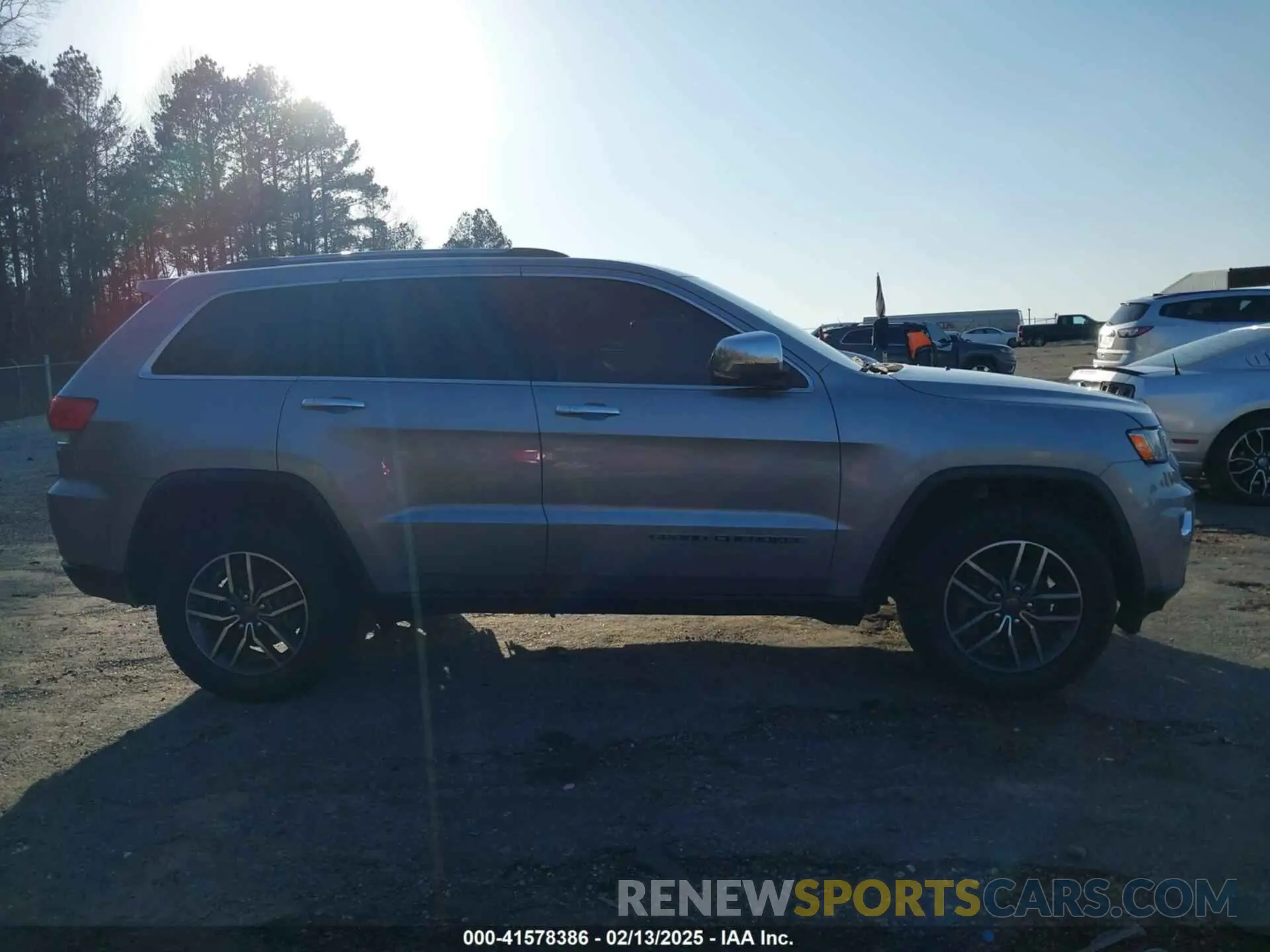 13 Photograph of a damaged car 1C4RJFBG5KC653667 JEEP GRAND CHEROKEE 2019