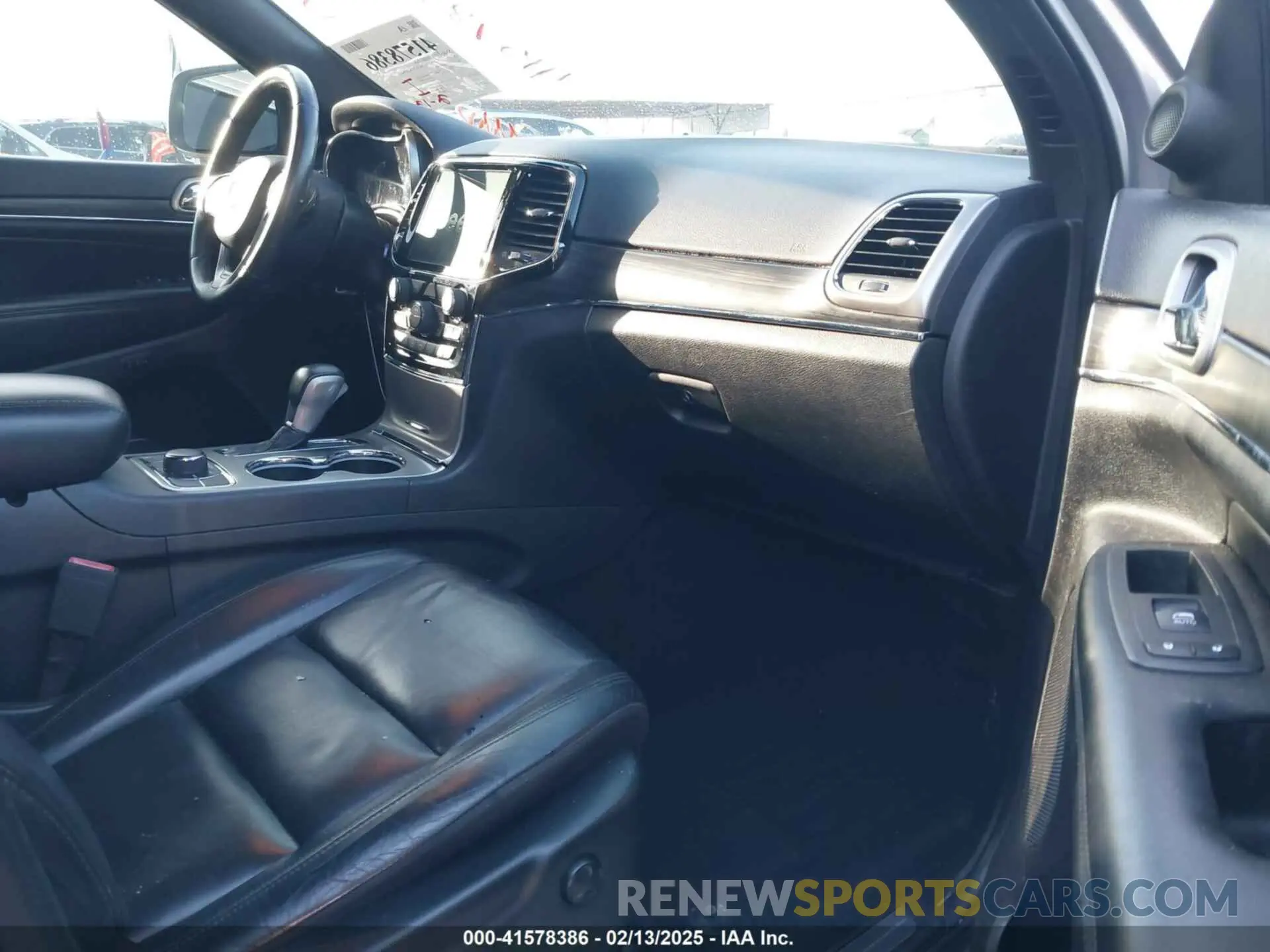 5 Photograph of a damaged car 1C4RJFBG5KC653667 JEEP GRAND CHEROKEE 2019