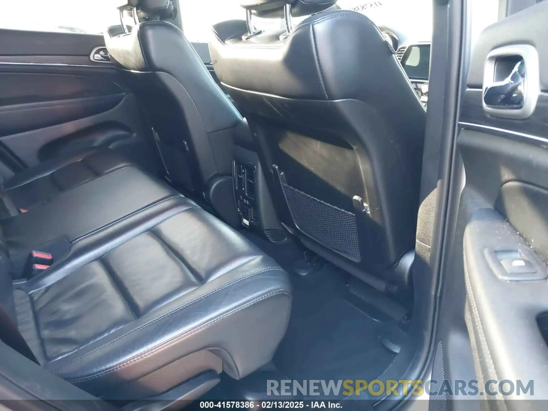 8 Photograph of a damaged car 1C4RJFBG5KC653667 JEEP GRAND CHEROKEE 2019