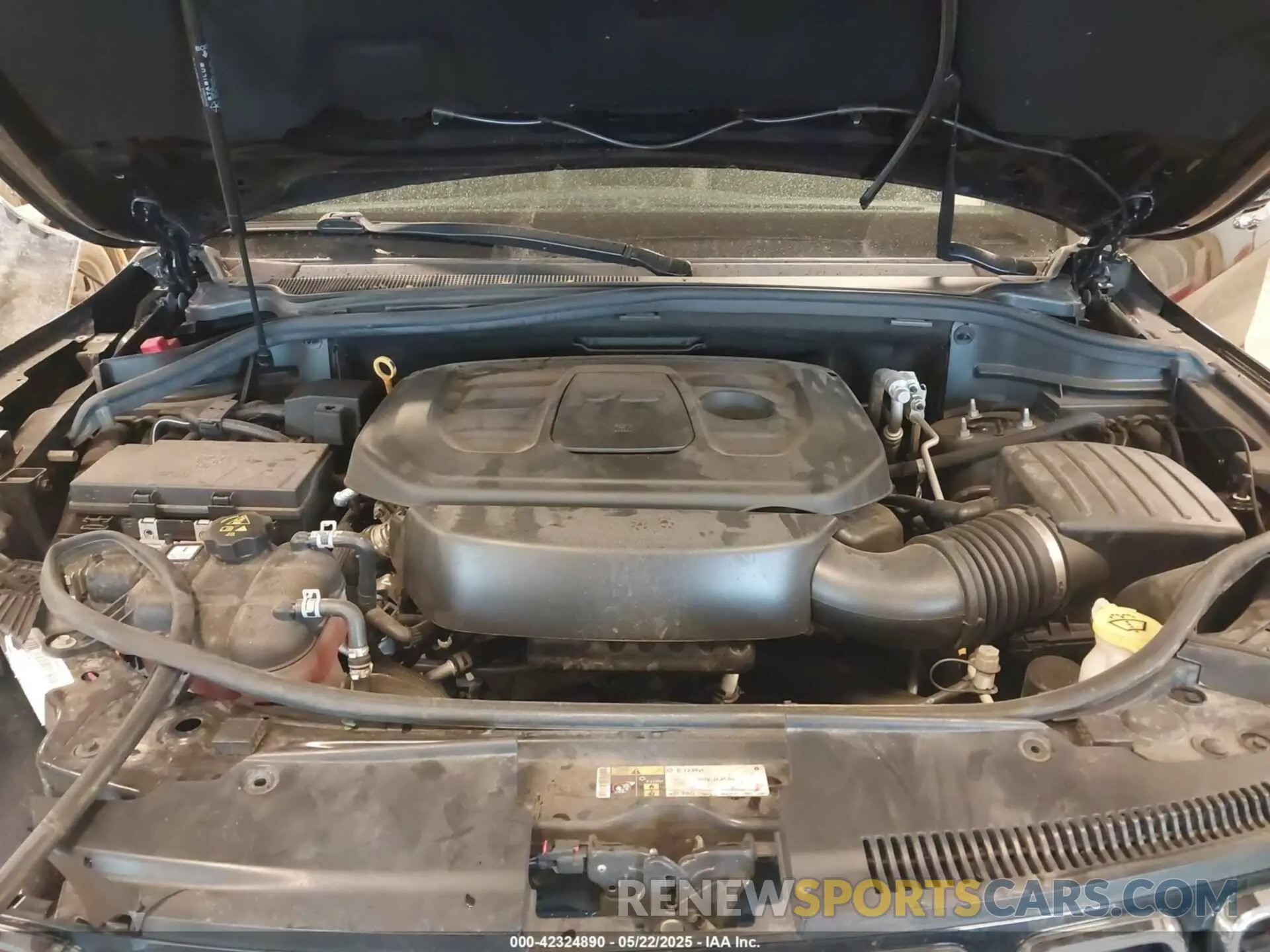 10 Photograph of a damaged car 1C4RJFBG5KC759942 JEEP GRAND CHEROKEE 2019