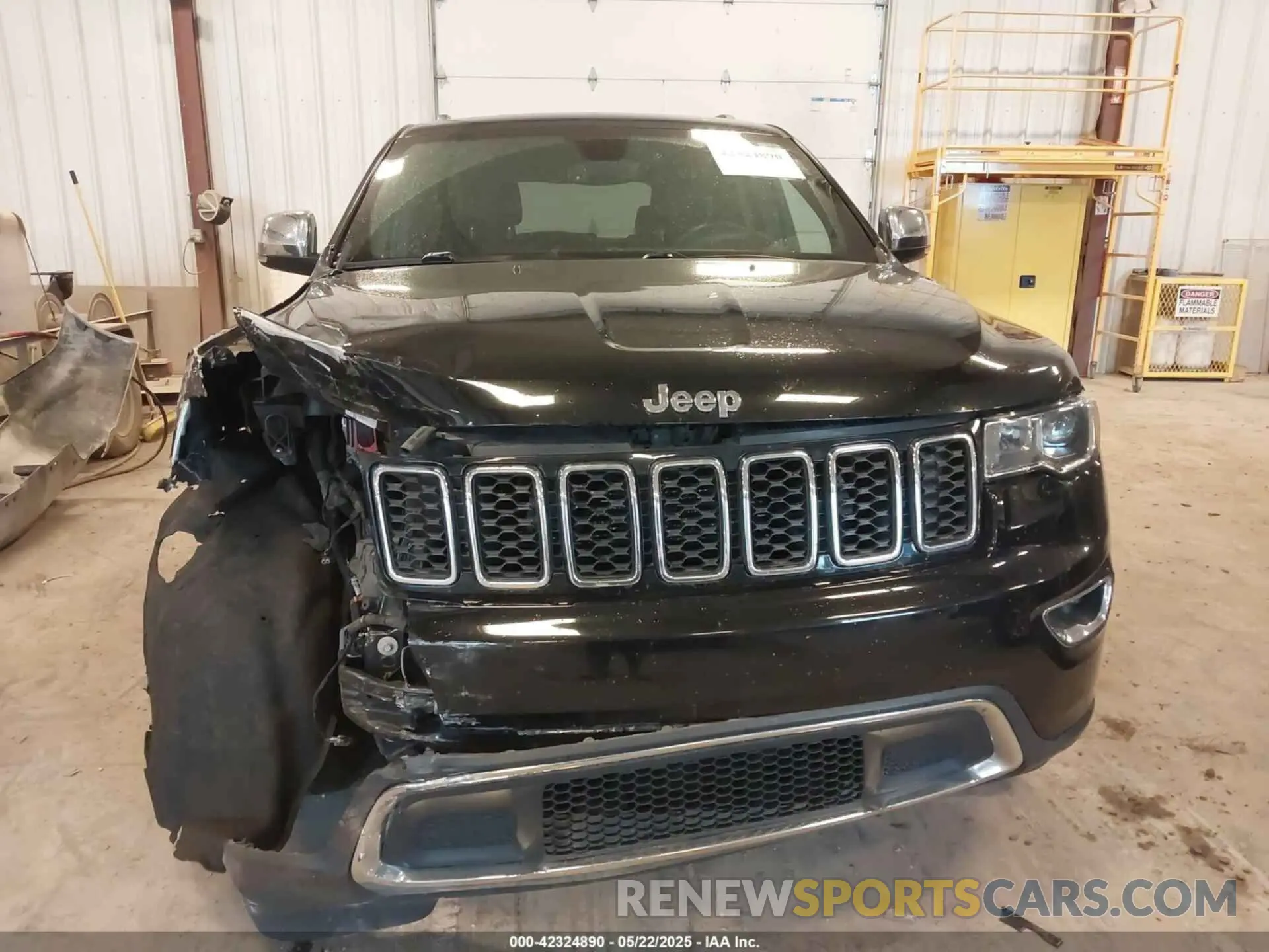 13 Photograph of a damaged car 1C4RJFBG5KC759942 JEEP GRAND CHEROKEE 2019