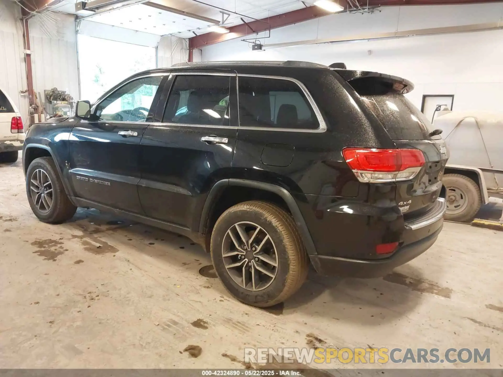 3 Photograph of a damaged car 1C4RJFBG5KC759942 JEEP GRAND CHEROKEE 2019