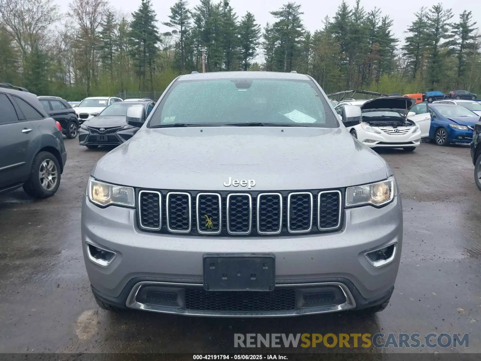 12 Photograph of a damaged car 1C4RJFBG5KC804474 JEEP GRAND CHEROKEE 2019