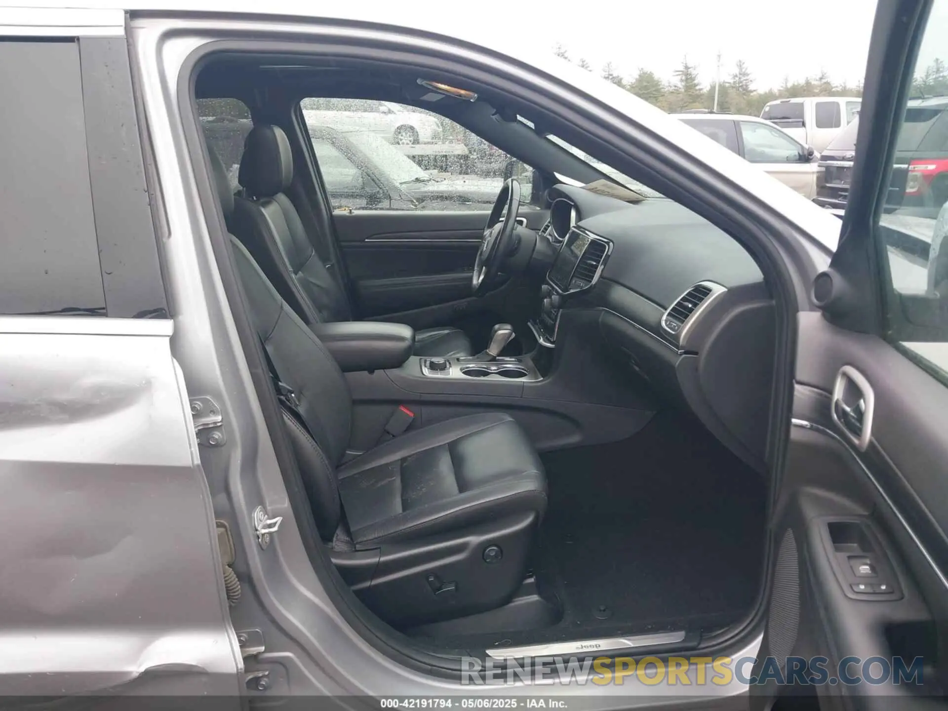 5 Photograph of a damaged car 1C4RJFBG5KC804474 JEEP GRAND CHEROKEE 2019