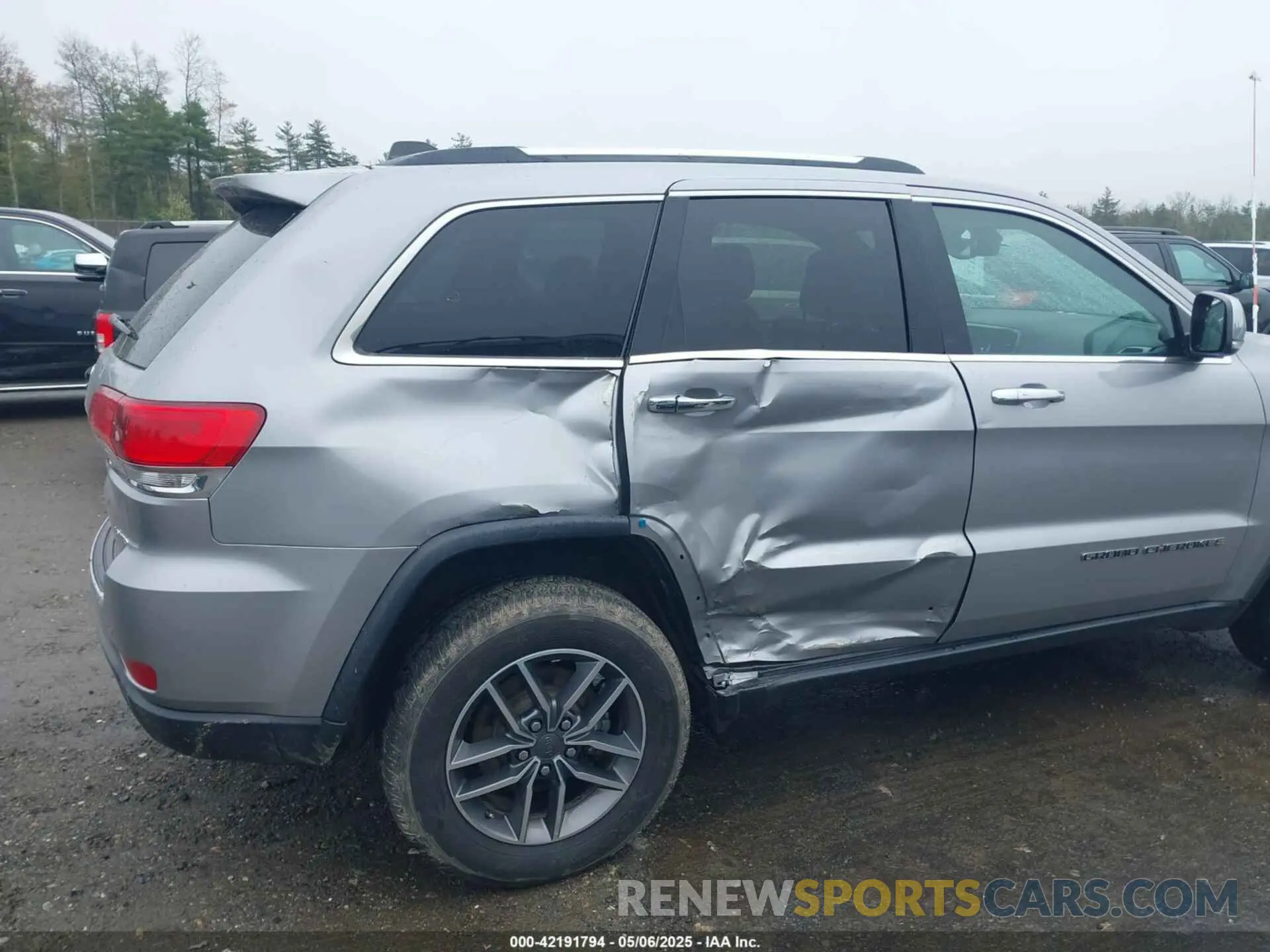 6 Photograph of a damaged car 1C4RJFBG5KC804474 JEEP GRAND CHEROKEE 2019