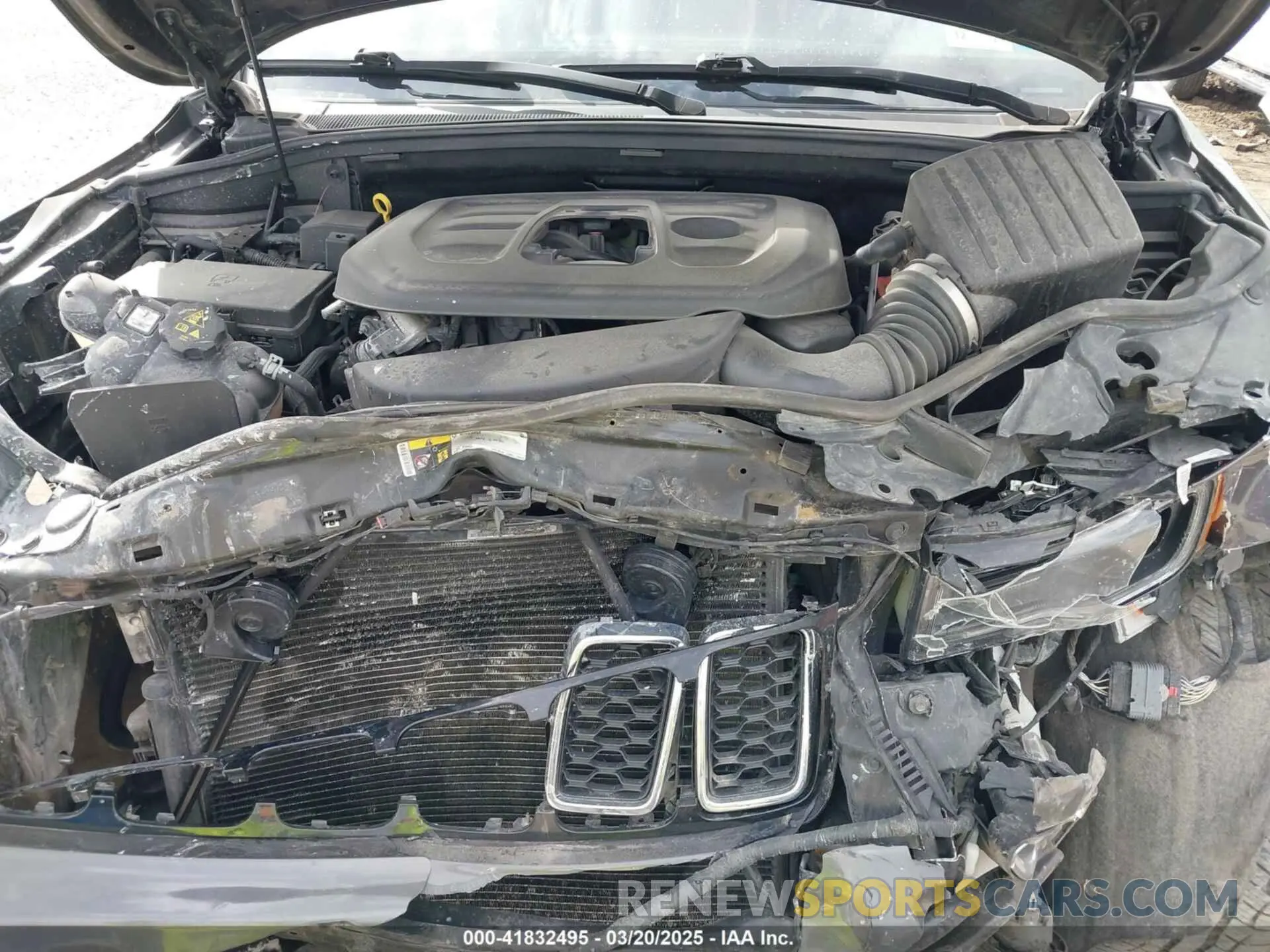 10 Photograph of a damaged car 1C4RJFBG5KC823767 JEEP GRAND CHEROKEE 2019