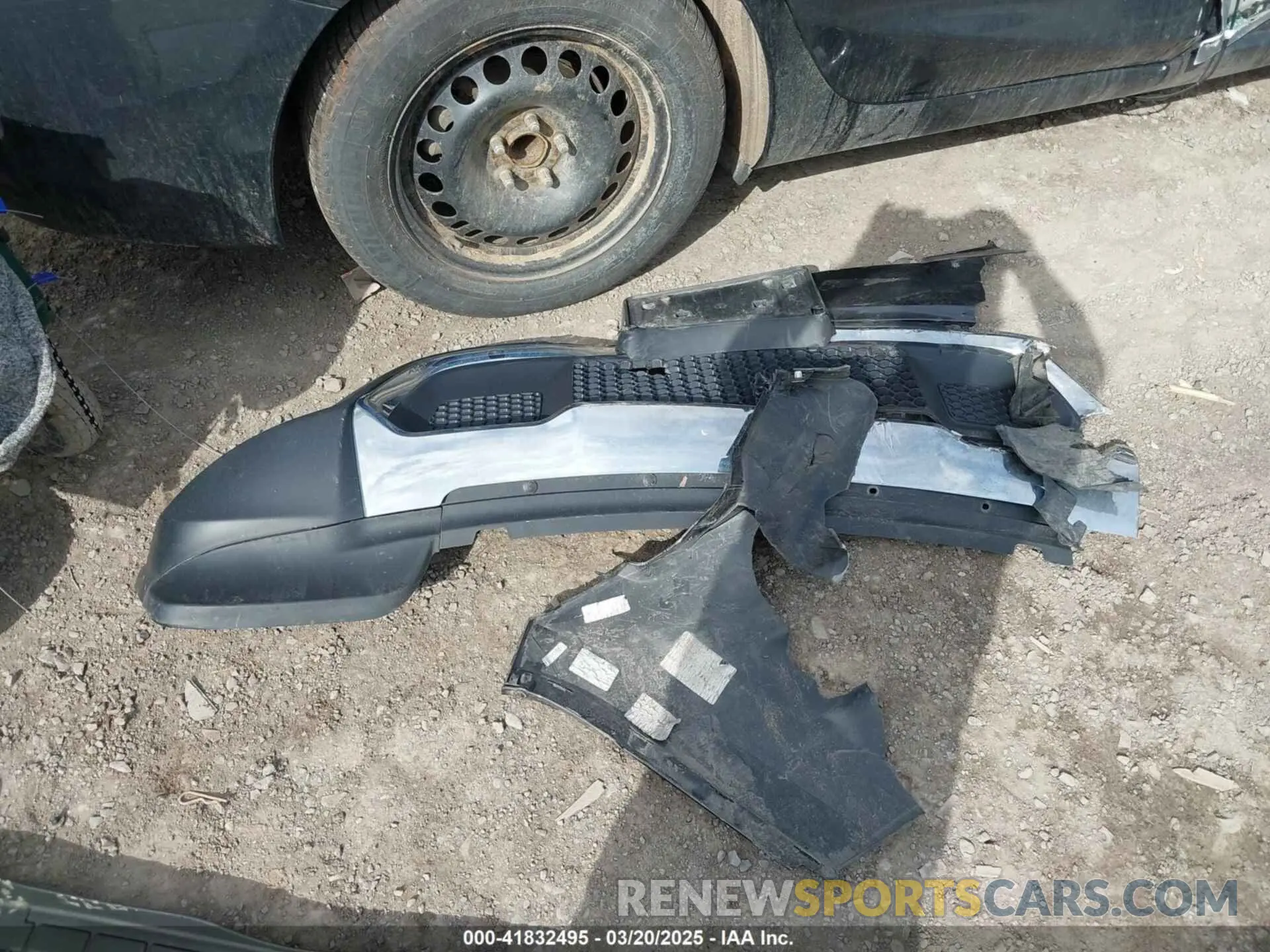 12 Photograph of a damaged car 1C4RJFBG5KC823767 JEEP GRAND CHEROKEE 2019