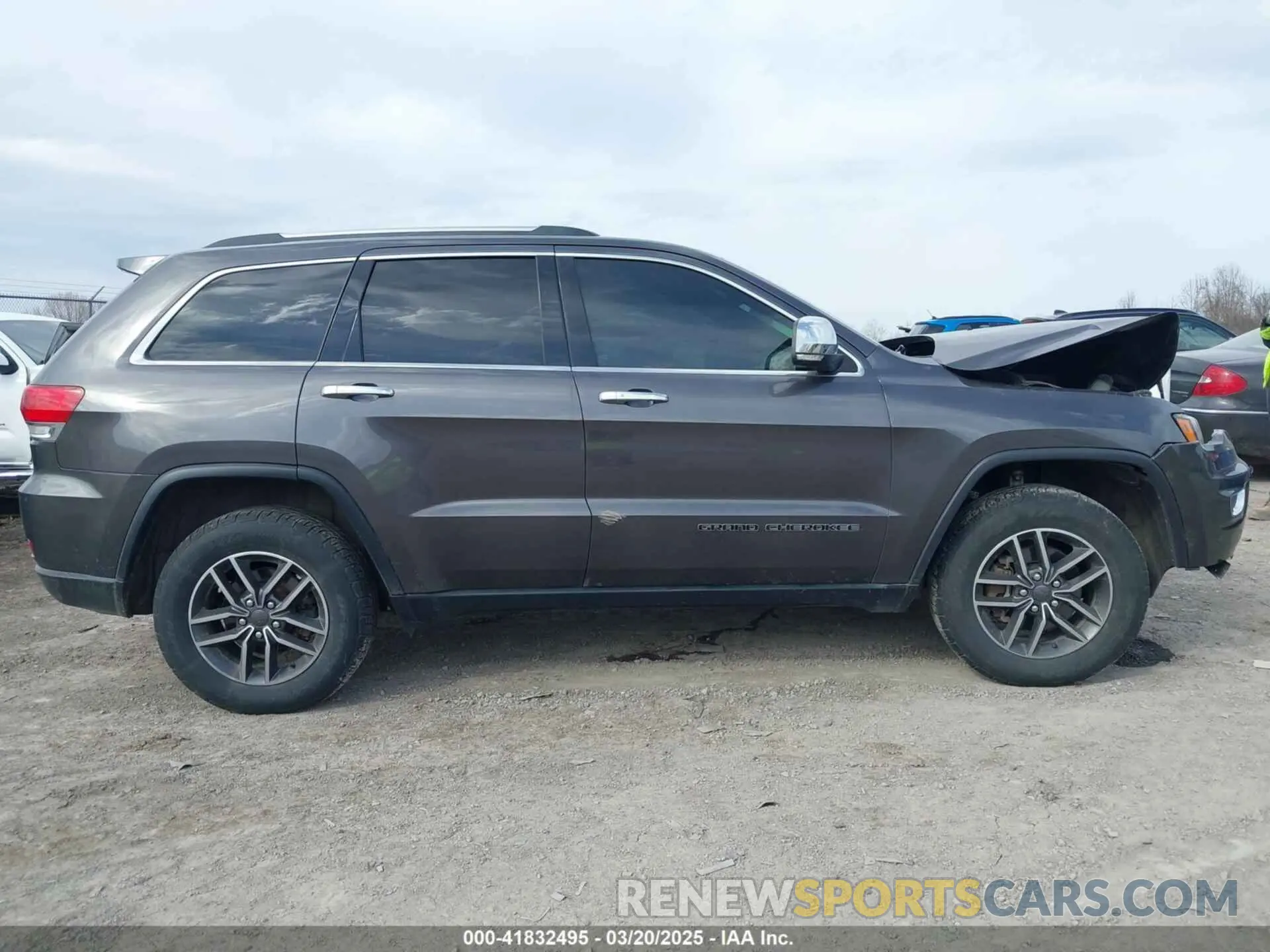 14 Photograph of a damaged car 1C4RJFBG5KC823767 JEEP GRAND CHEROKEE 2019