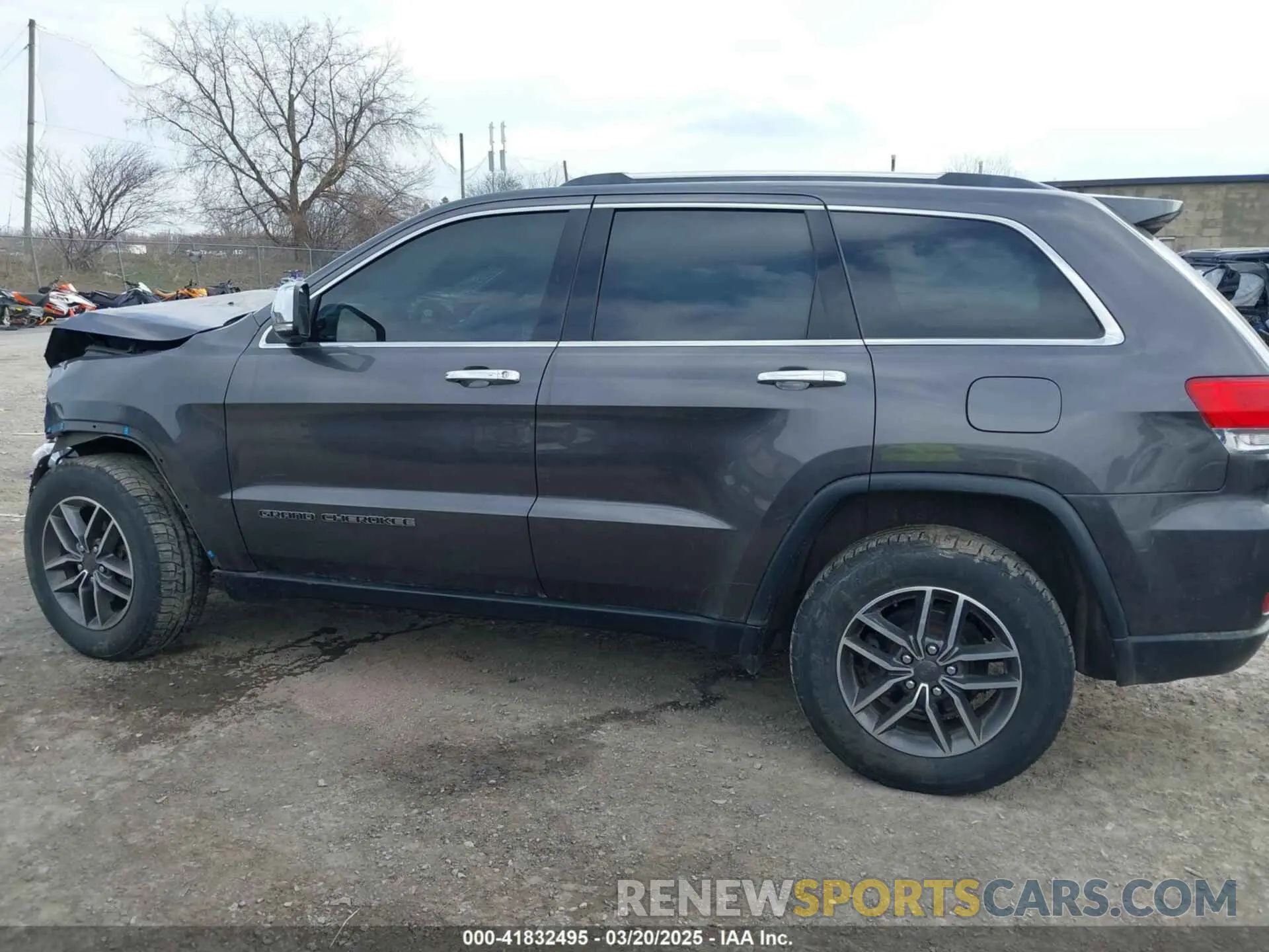 15 Photograph of a damaged car 1C4RJFBG5KC823767 JEEP GRAND CHEROKEE 2019