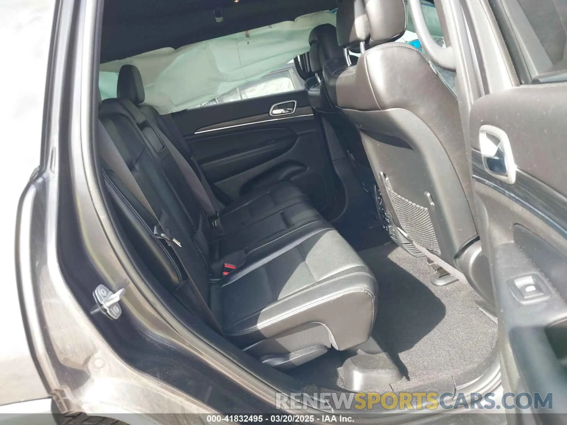 8 Photograph of a damaged car 1C4RJFBG5KC823767 JEEP GRAND CHEROKEE 2019