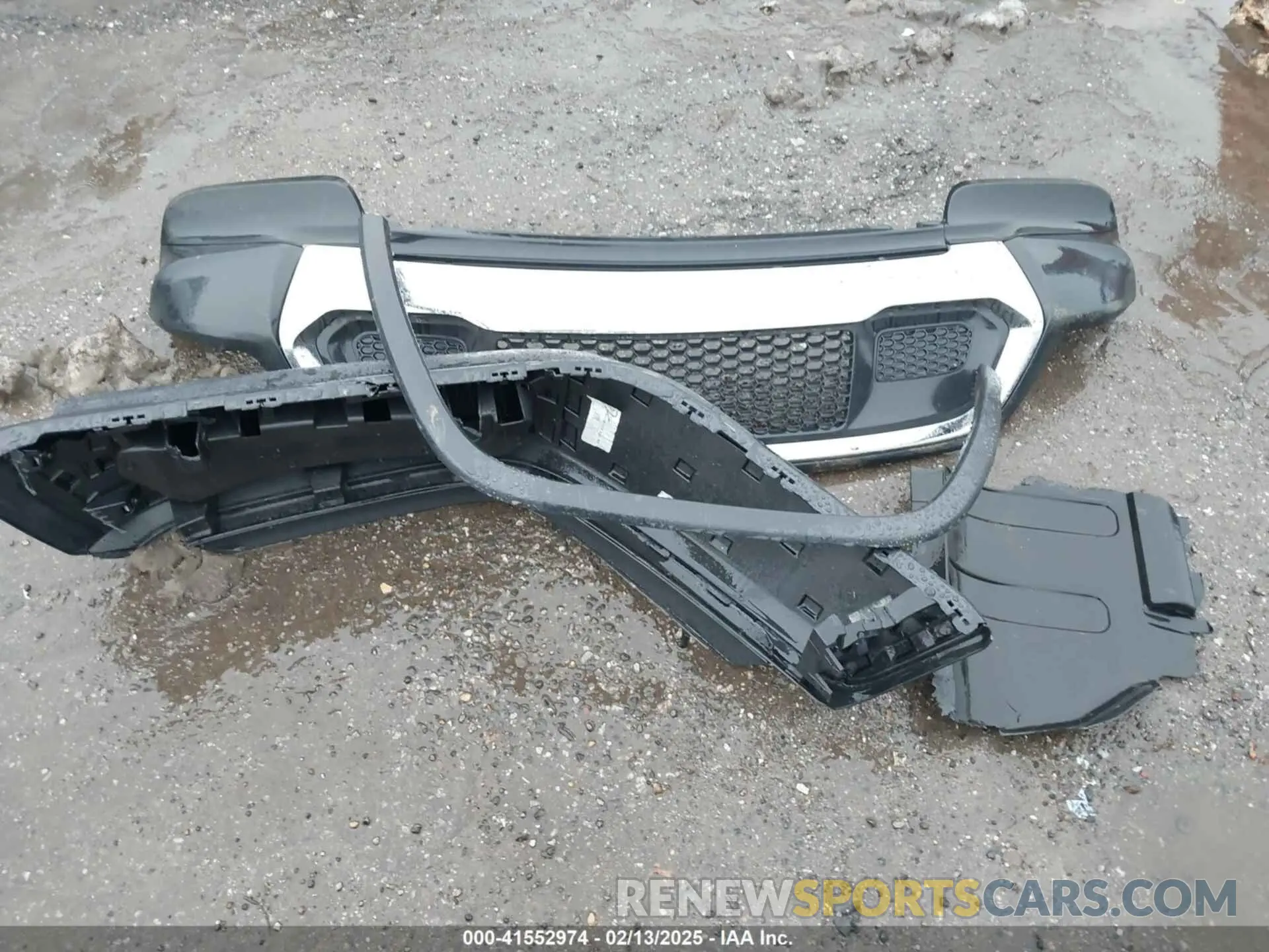 12 Photograph of a damaged car 1C4RJFBG6KC540469 JEEP GRAND CHEROKEE 2019