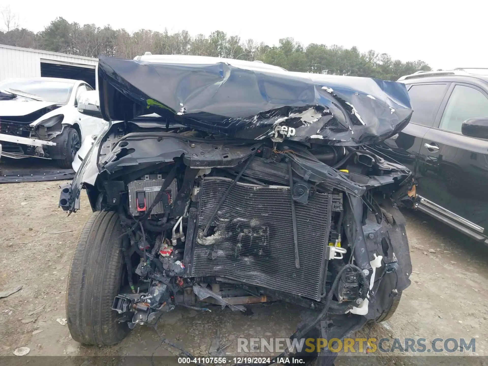 11 Photograph of a damaged car 1C4RJFBG6KC595407 JEEP GRAND CHEROKEE 2019