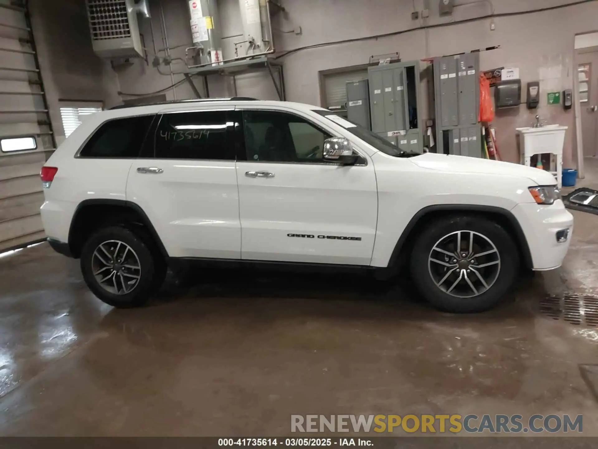 13 Photograph of a damaged car 1C4RJFBG6KC671269 JEEP GRAND CHEROKEE 2019
