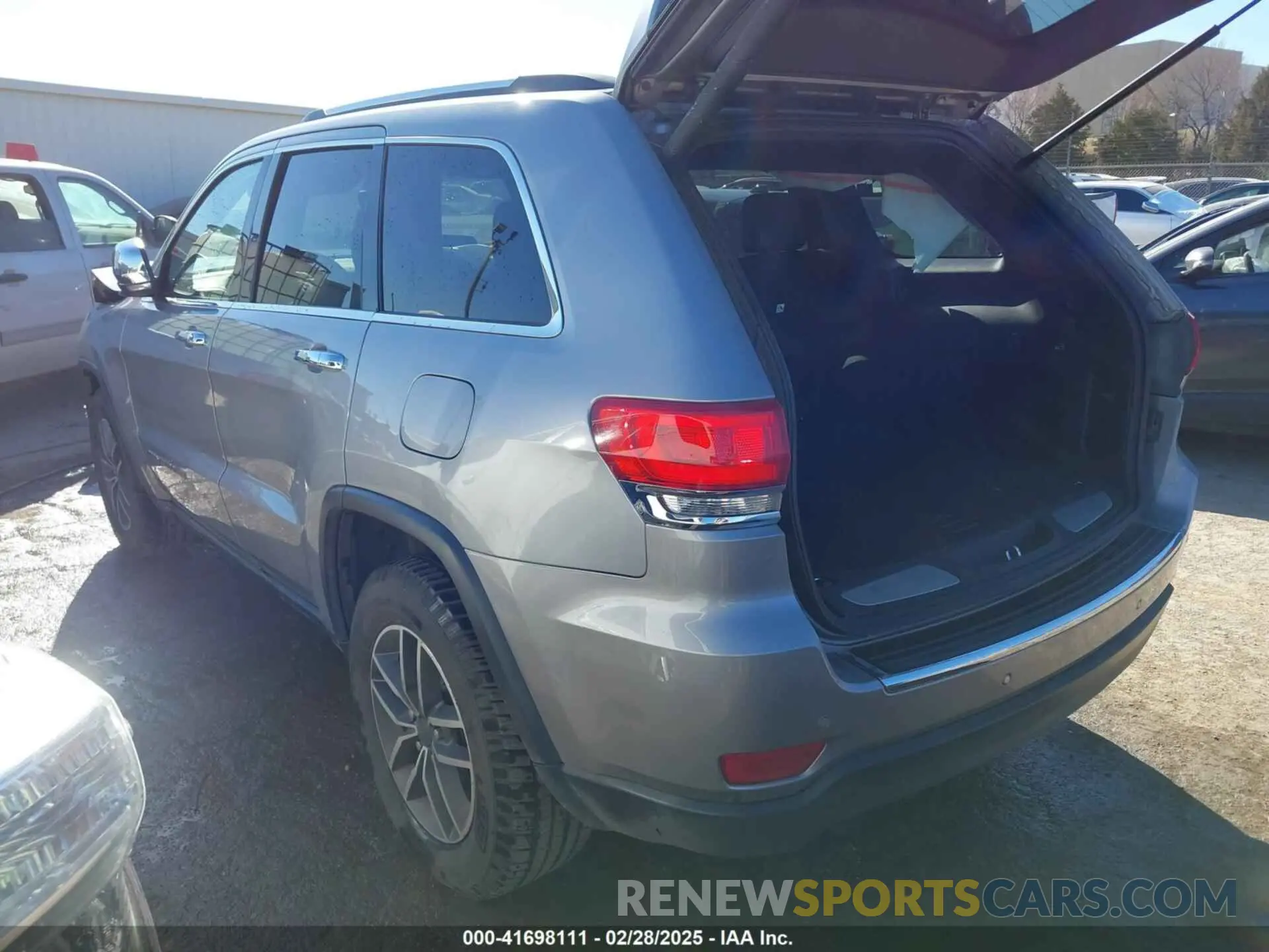 3 Photograph of a damaged car 1C4RJFBG6KC723841 JEEP GRAND CHEROKEE 2019