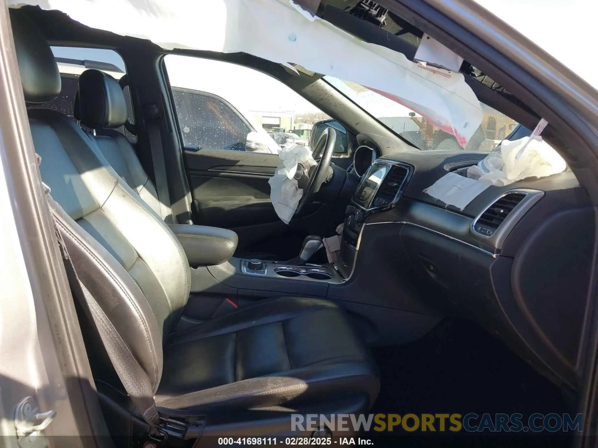 5 Photograph of a damaged car 1C4RJFBG6KC723841 JEEP GRAND CHEROKEE 2019
