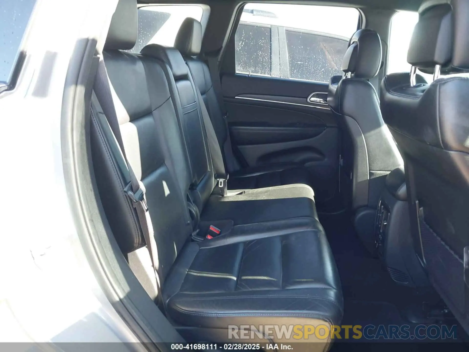 8 Photograph of a damaged car 1C4RJFBG6KC723841 JEEP GRAND CHEROKEE 2019