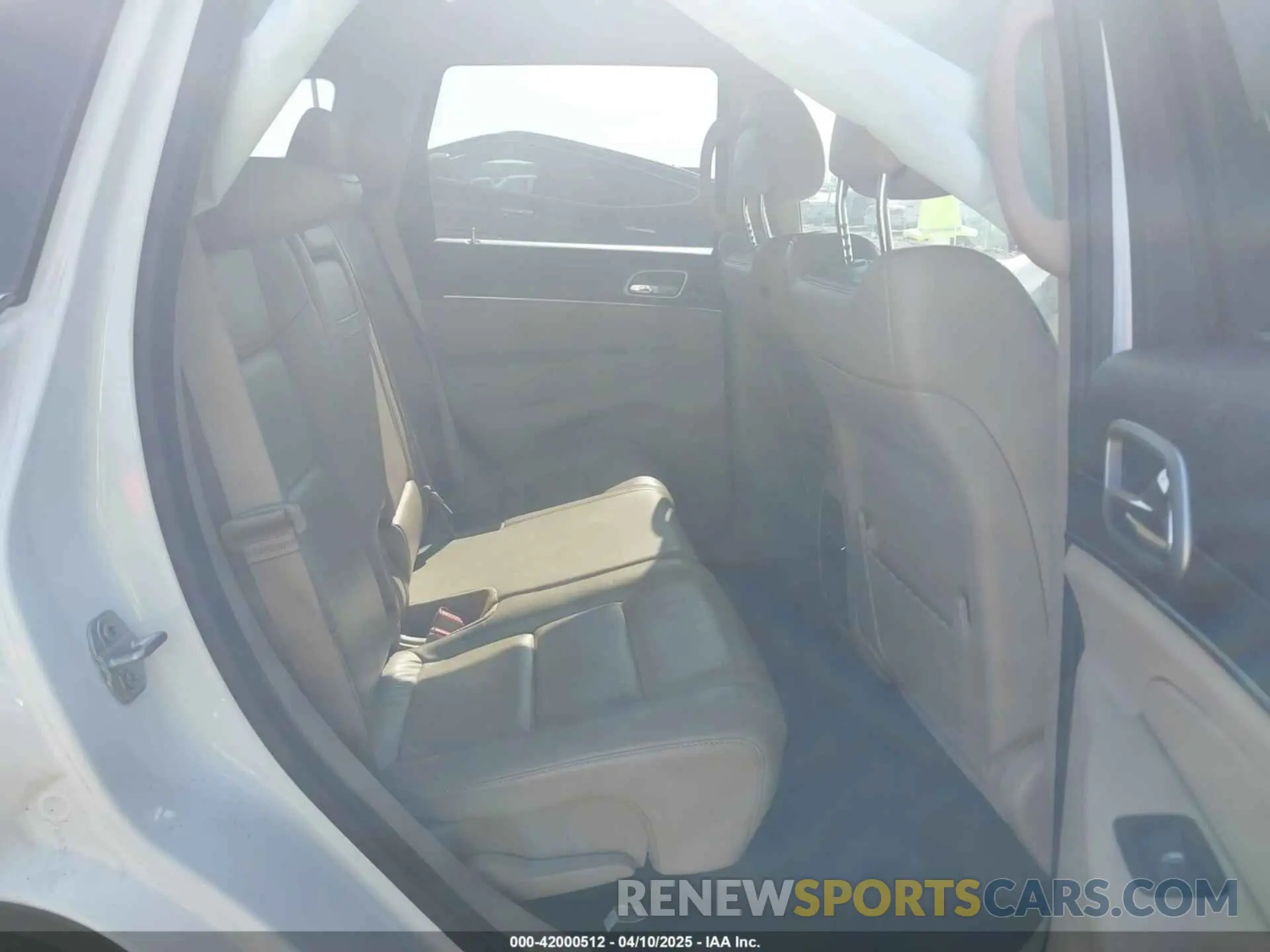 8 Photograph of a damaged car 1C4RJFBG7KC579264 JEEP GRAND CHEROKEE 2019