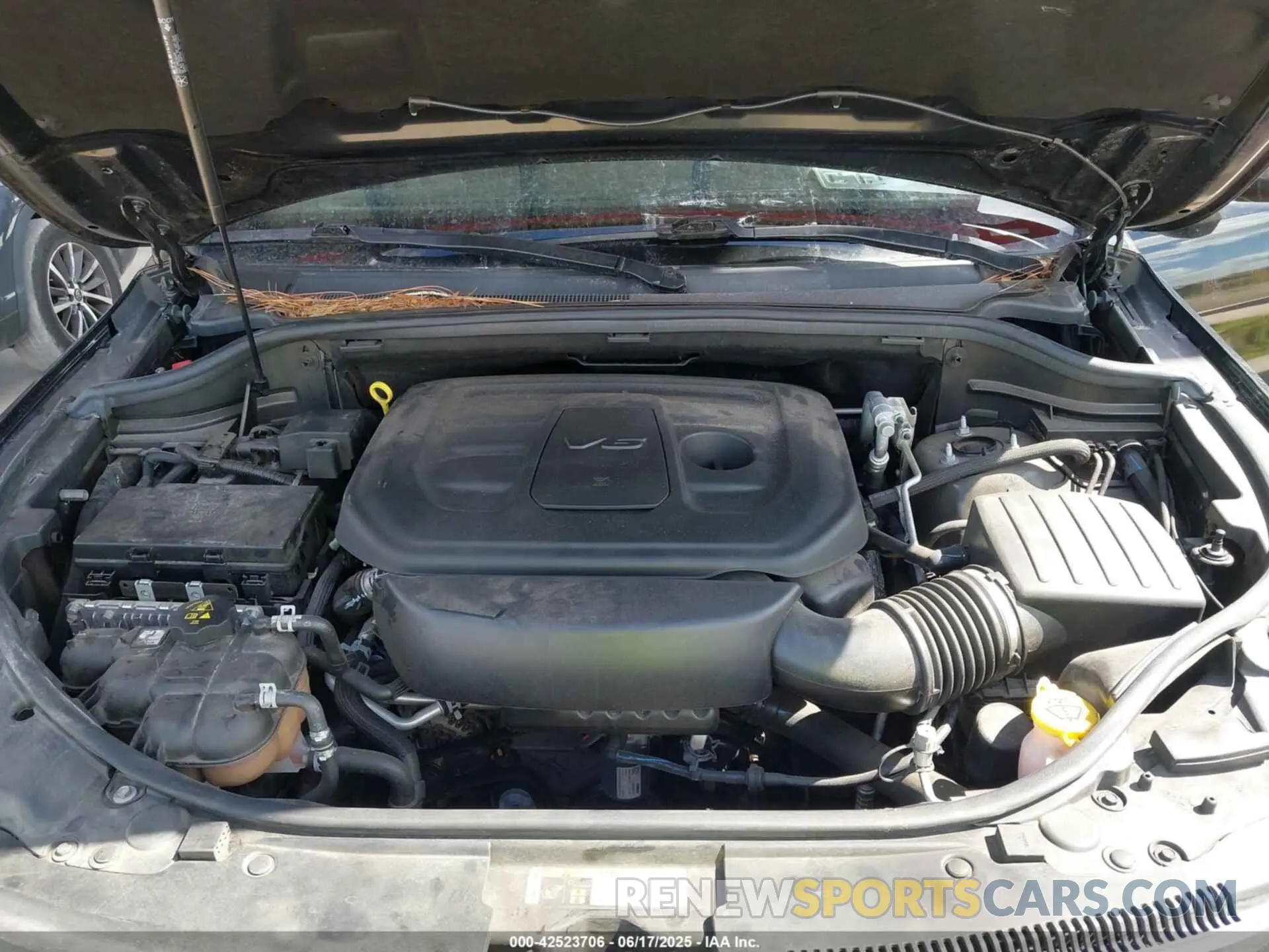 10 Photograph of a damaged car 1C4RJFBG7KC711908 JEEP GRAND CHEROKEE 2019