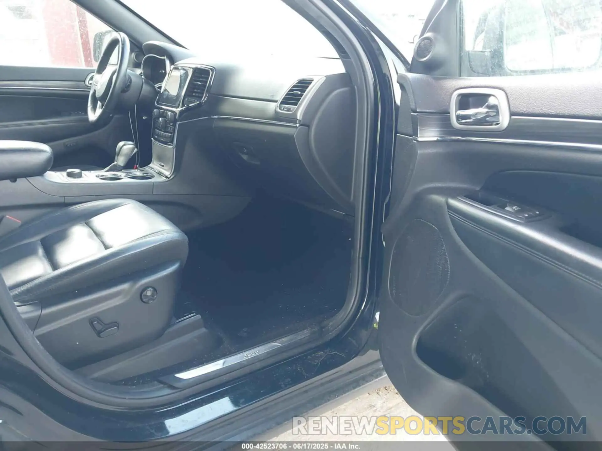 5 Photograph of a damaged car 1C4RJFBG7KC711908 JEEP GRAND CHEROKEE 2019