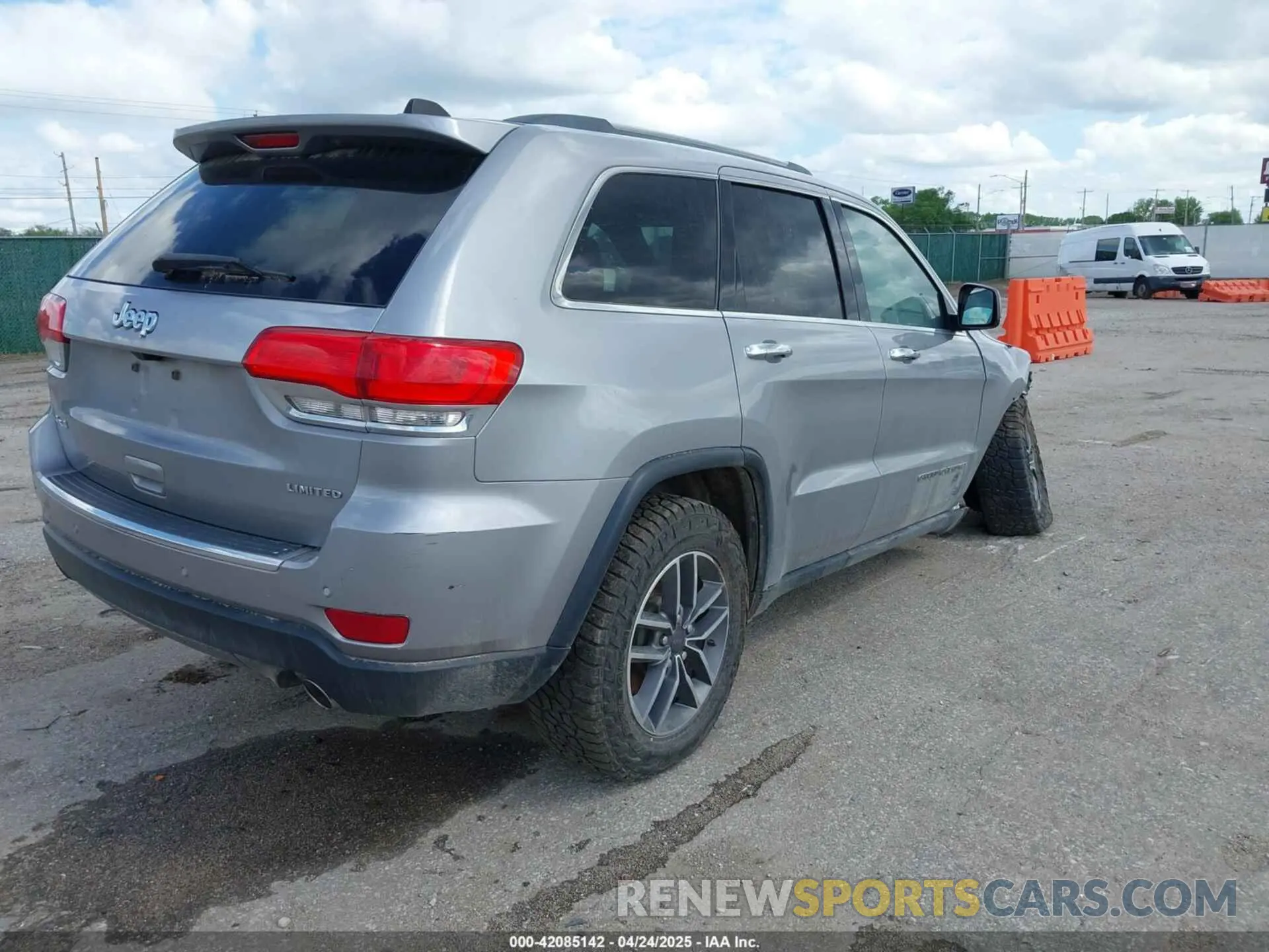 4 Photograph of a damaged car 1C4RJFBG7KC734850 JEEP GRAND CHEROKEE 2019