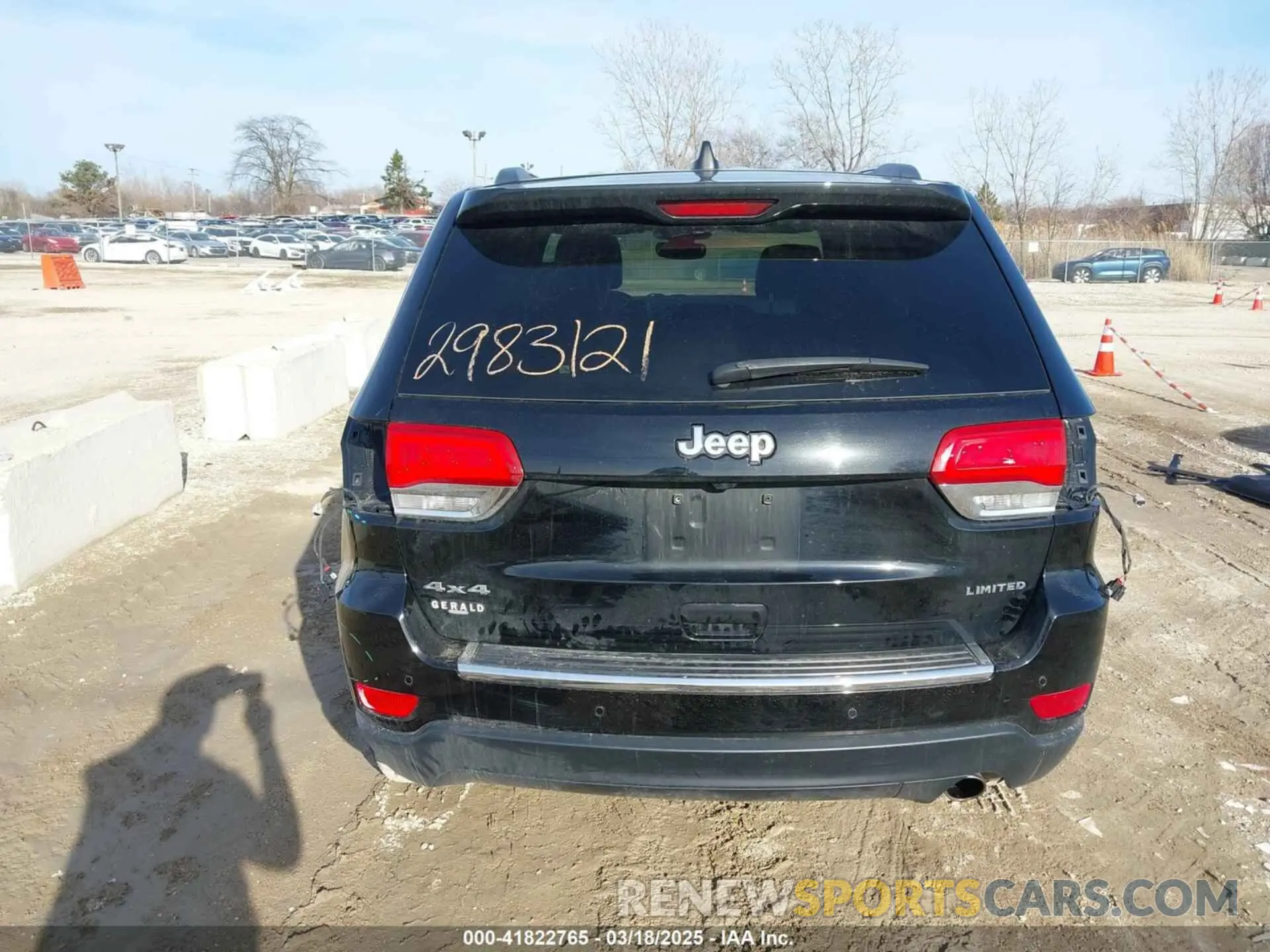 17 Photograph of a damaged car 1C4RJFBG7KC782834 JEEP GRAND CHEROKEE 2019