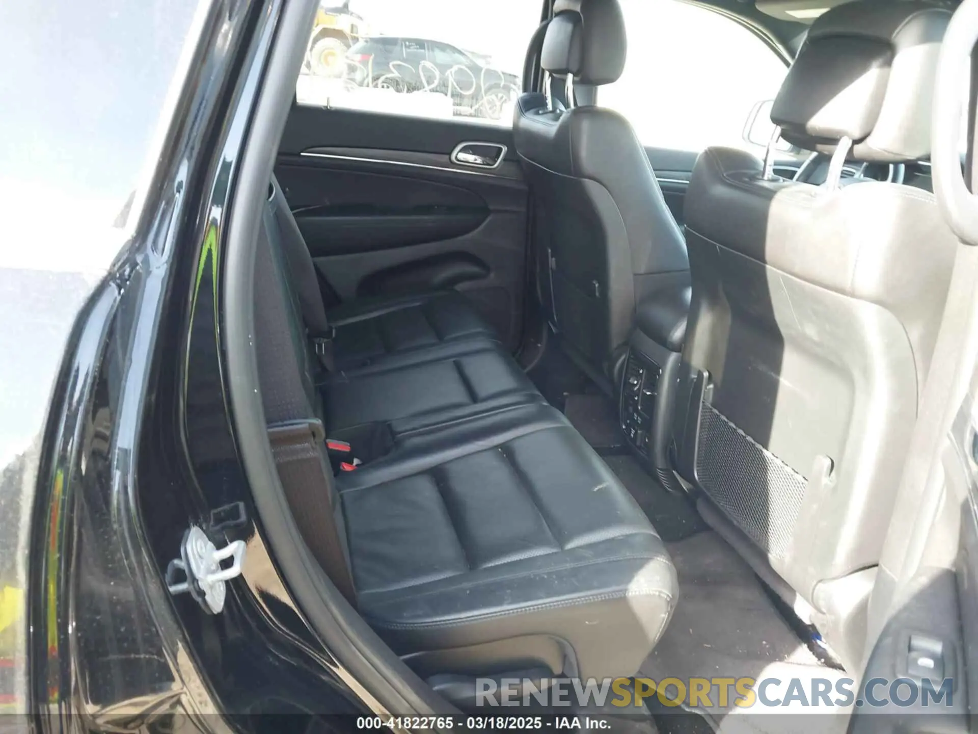 8 Photograph of a damaged car 1C4RJFBG7KC782834 JEEP GRAND CHEROKEE 2019