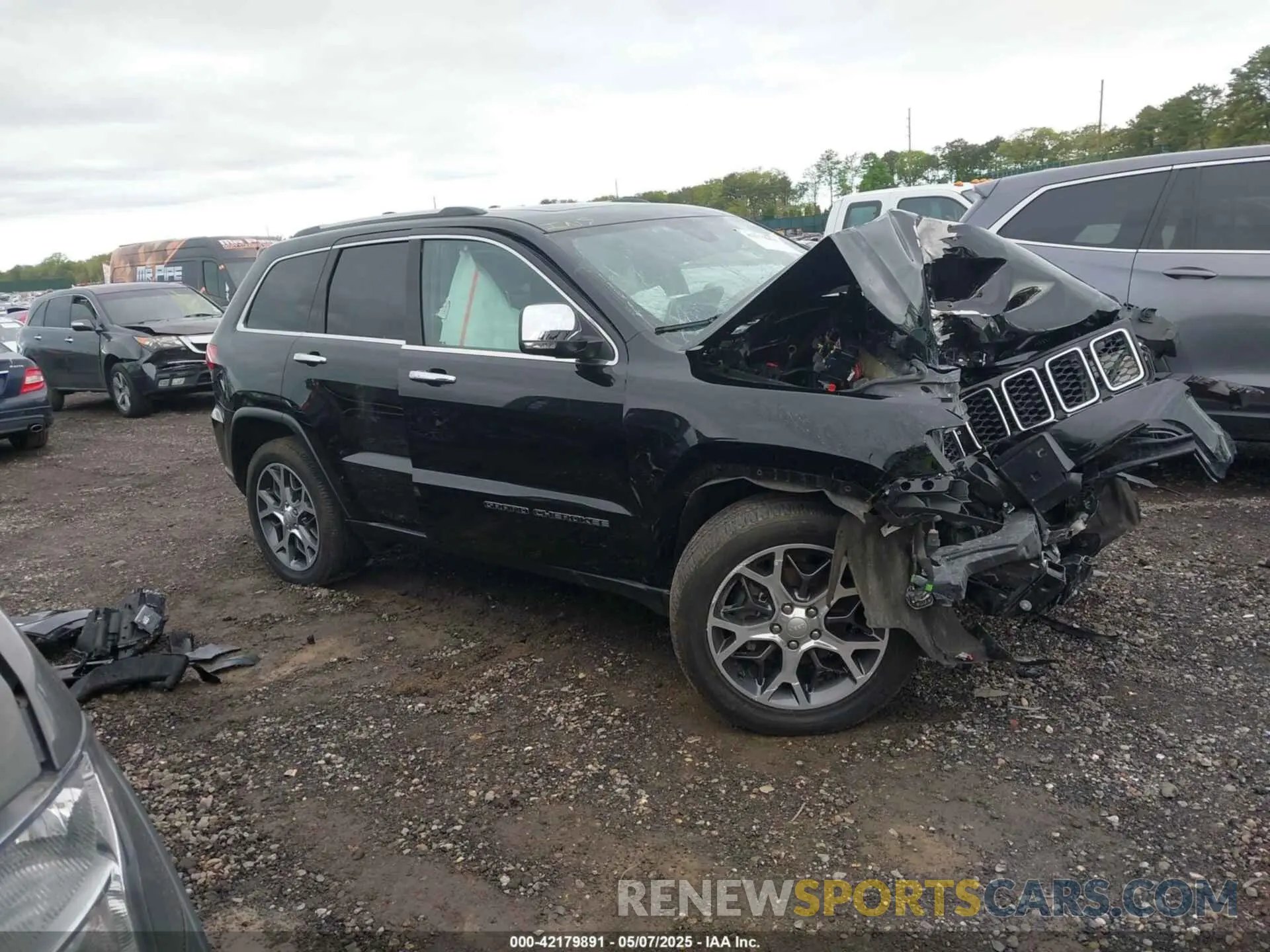 13 Photograph of a damaged car 1C4RJFBG7KC815704 JEEP GRAND CHEROKEE 2019