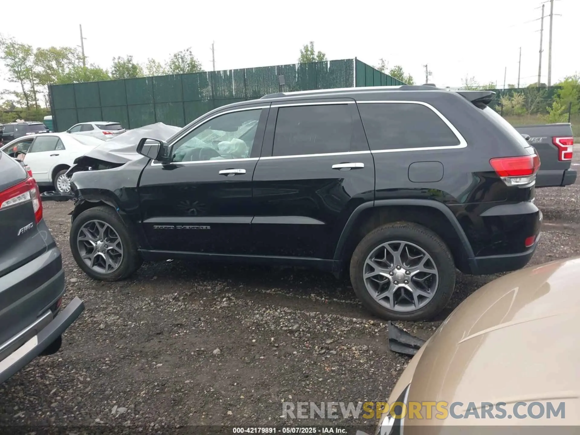 14 Photograph of a damaged car 1C4RJFBG7KC815704 JEEP GRAND CHEROKEE 2019