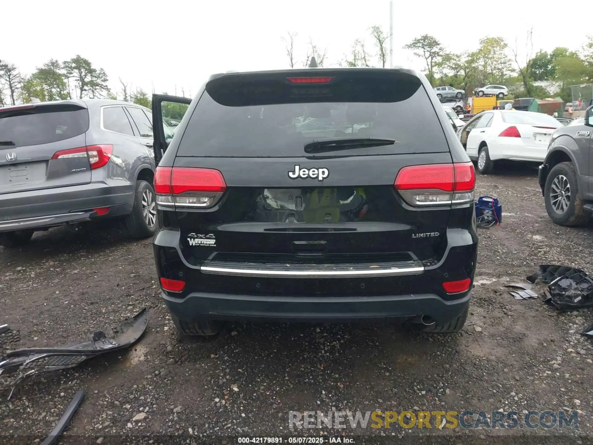 16 Photograph of a damaged car 1C4RJFBG7KC815704 JEEP GRAND CHEROKEE 2019