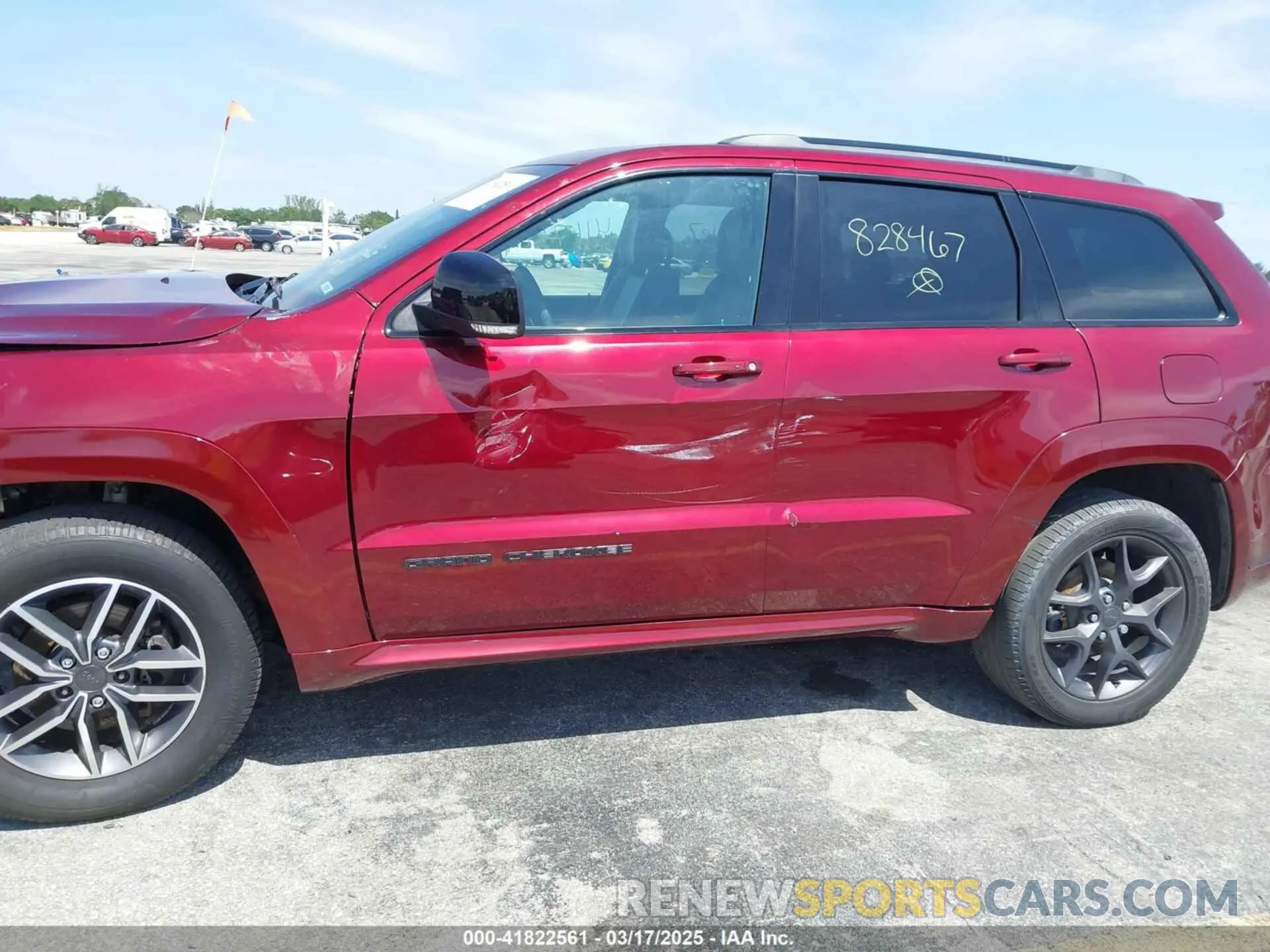 17 Photograph of a damaged car 1C4RJFBG7KC828467 JEEP GRAND CHEROKEE 2019