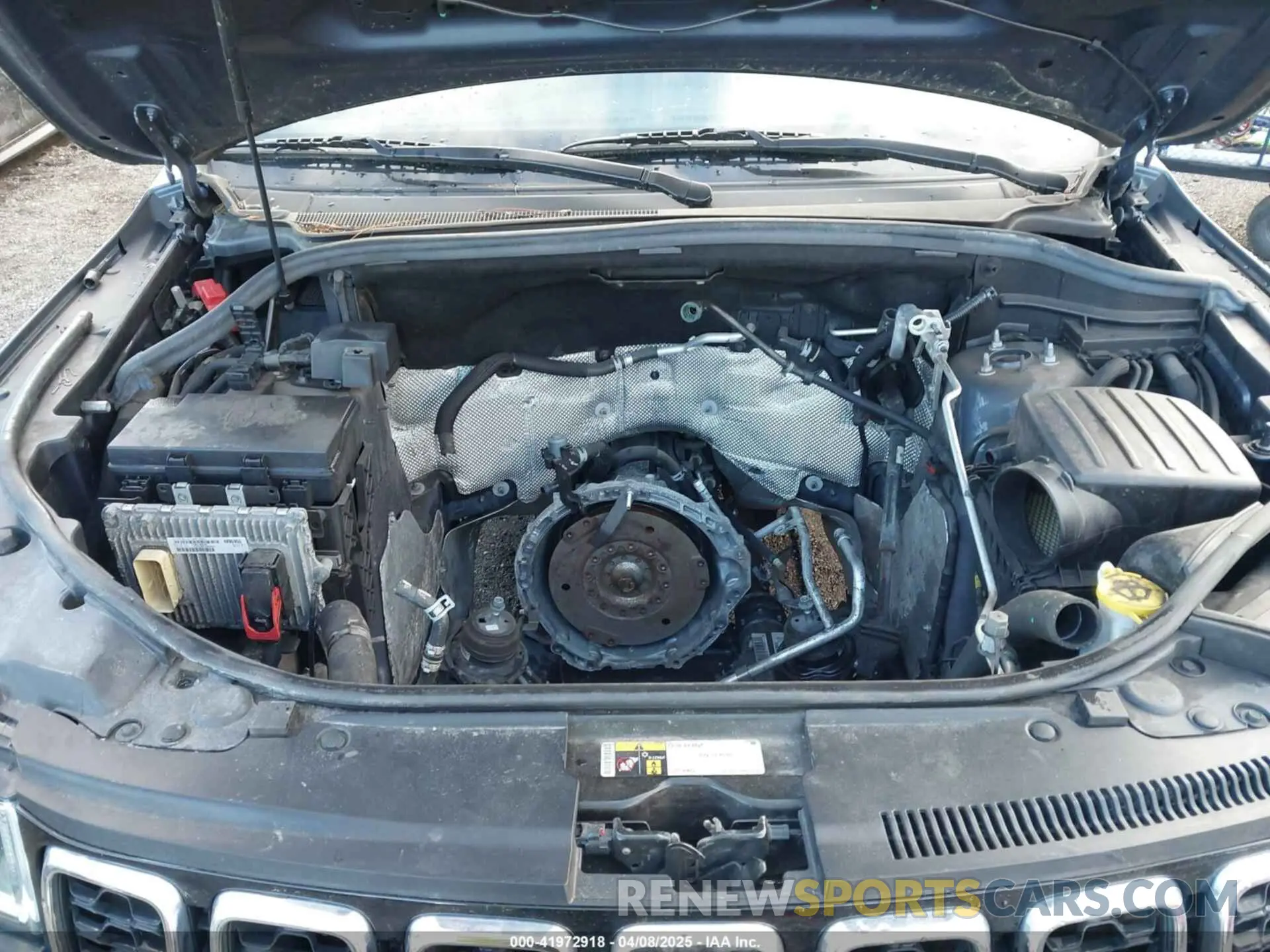 10 Photograph of a damaged car 1C4RJFBG7KC829649 JEEP GRAND CHEROKEE 2019
