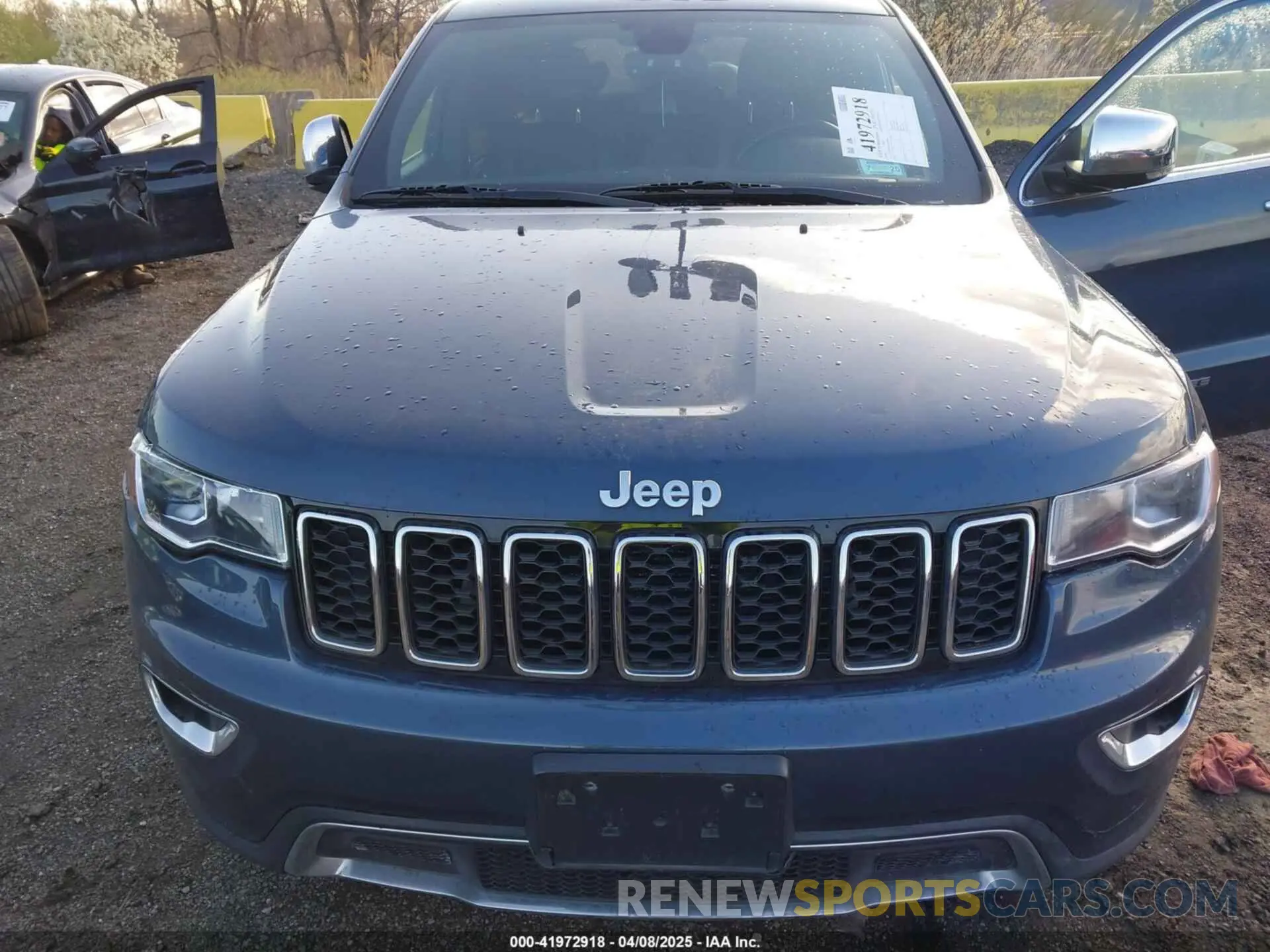 17 Photograph of a damaged car 1C4RJFBG7KC829649 JEEP GRAND CHEROKEE 2019